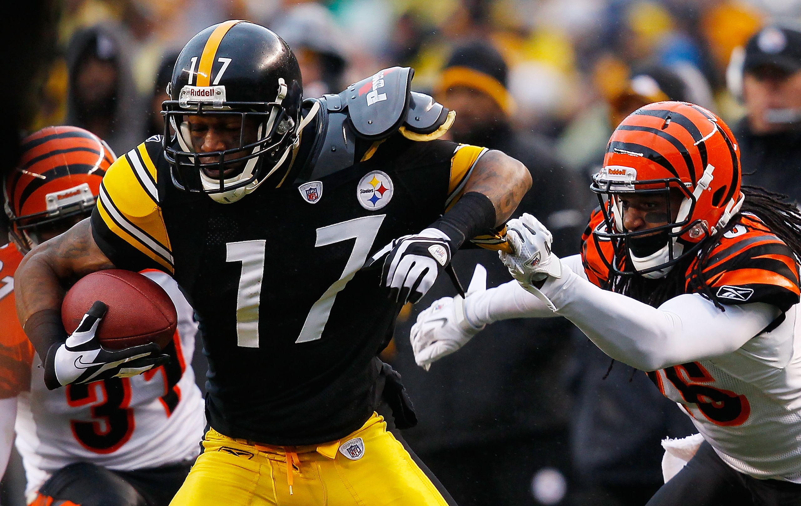 PITTSBURGH - DECEMBER 12:  Mike Wallace #17 of the Pittsburgh Steelers attempts to evade a tackle by Johnathan Wade #26 of the Cincinnati Bengals during the game on December 12, 2010 at Heinz Field in Pittsburgh, Pennsylvania.  (Photo by Jared Wickerham/G