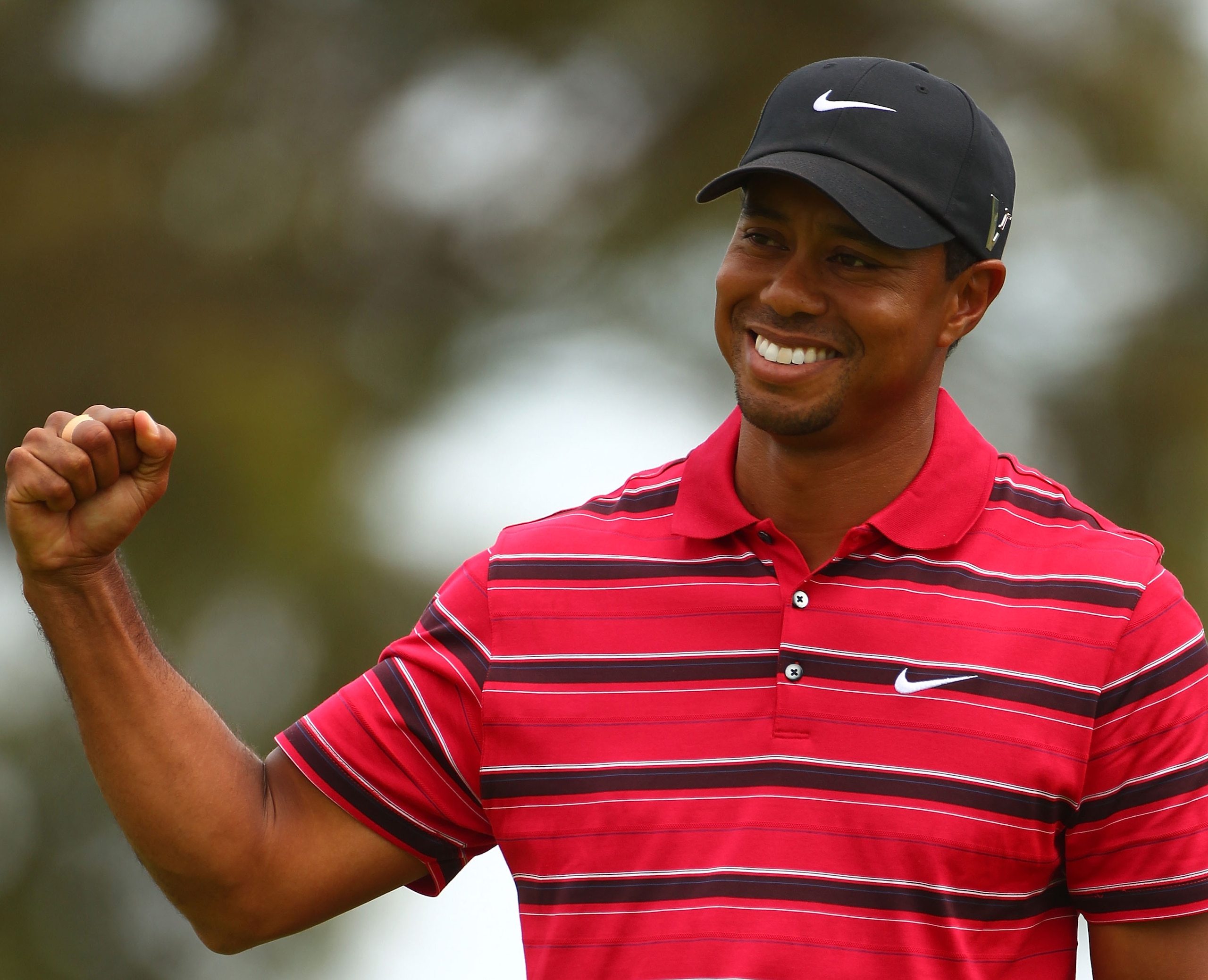 MELBOURNE, AUSTRALIA - NOVEMBER 14:  Tiger Woods of the USA celebrates sinking a putt during day four of the Australian Masters at The Victoria Golf Club on November 14, 2010 in Melbourne, Australia.  (Photo by Robert Cianflone/Getty Images)