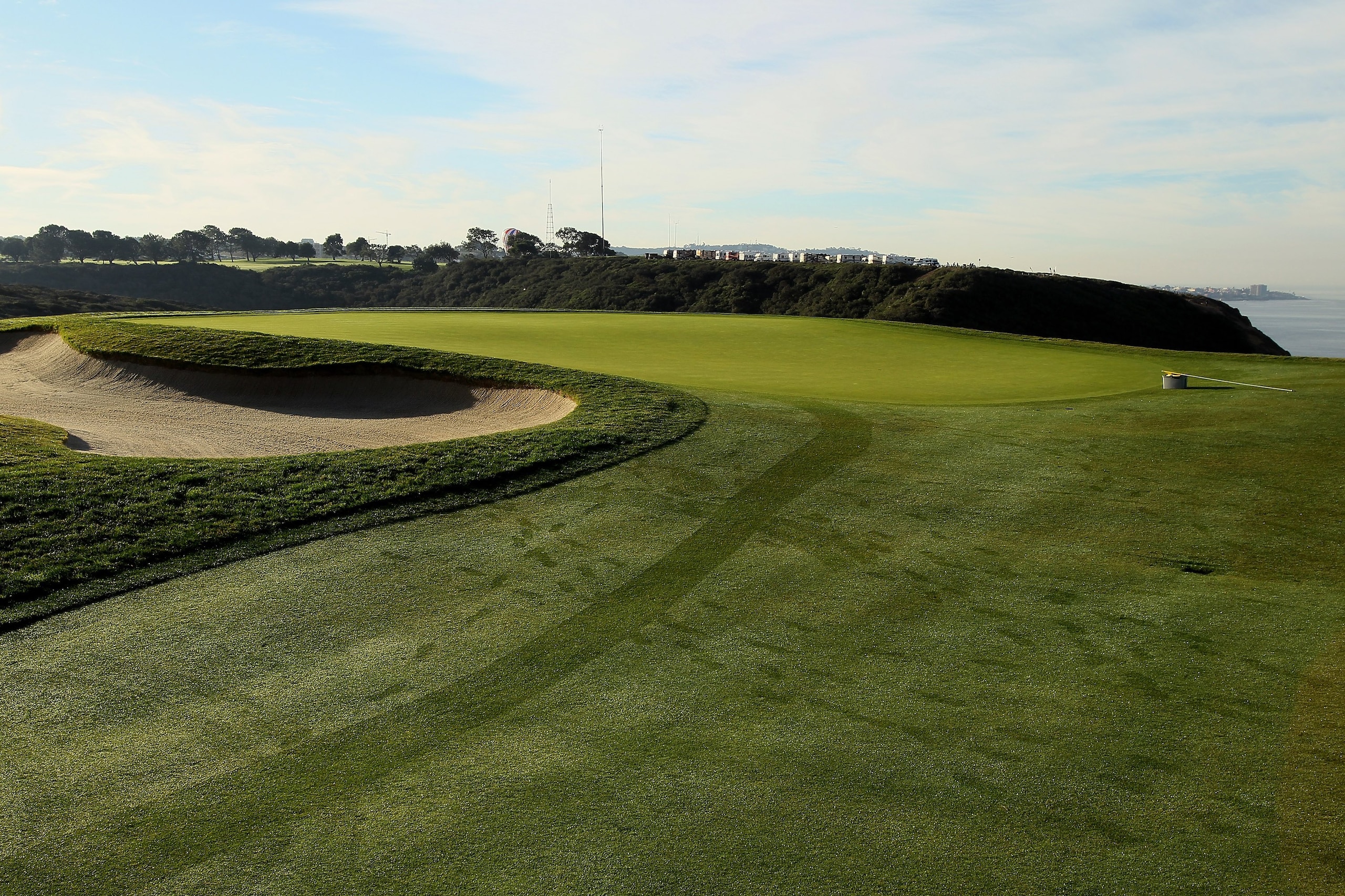 LA JOLLA, CA - JANUARY 30:  The third hole on the South Course at Torrey Pines Golf Course during the third round of the Farmers Insurance Open on January 30, 2010 in La Jolla, California. (Photo by Stephen Dunn/Getty Images)