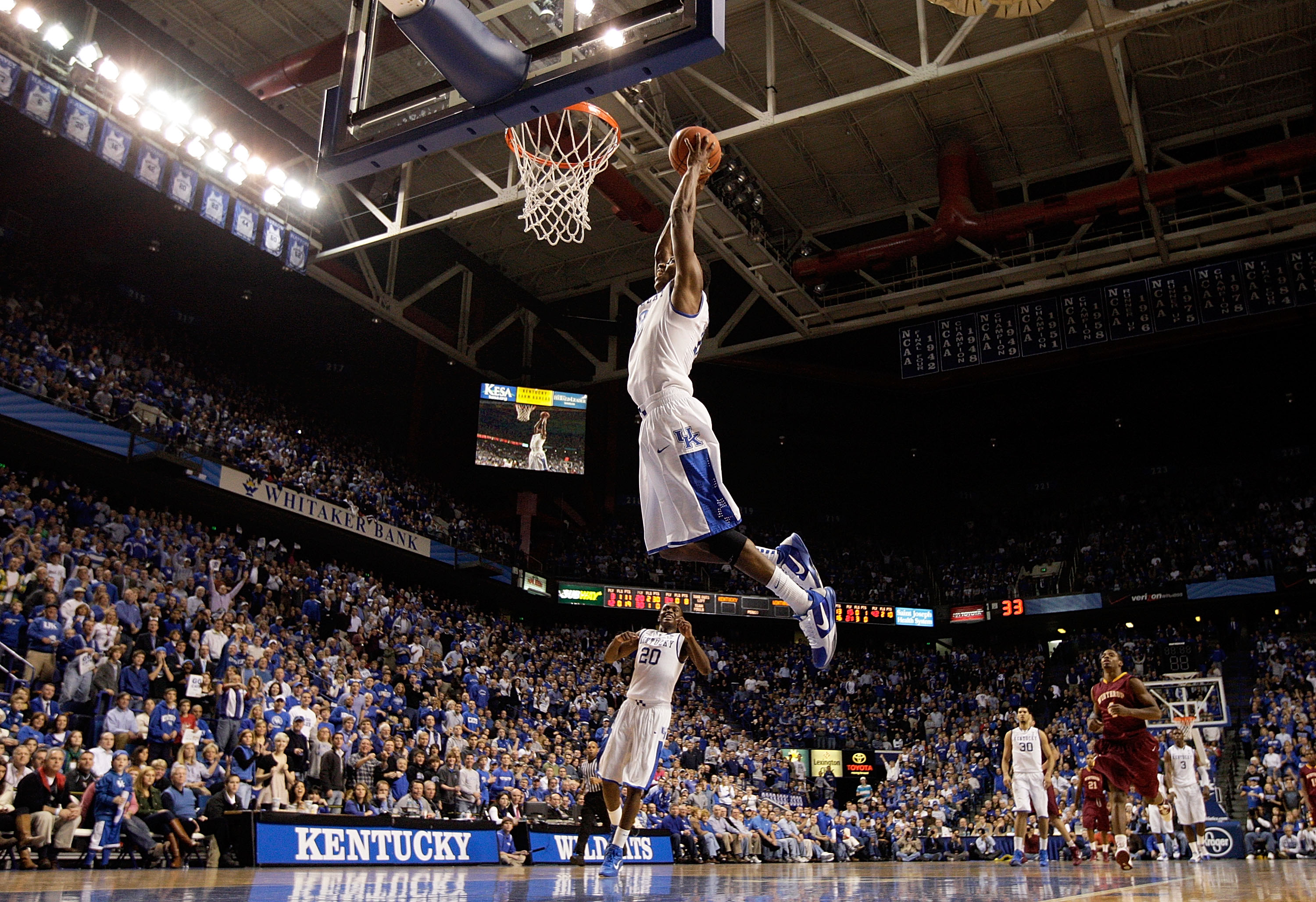 LEXINGTON, KY - DECEMBER 22:  Brandon Knight #12 of the Kentucky Wildcats dunks the ball during the game against the Winthrop Eagles on December 22, 2010 in Lexington, Kentucky.  Kentucky won 89-52.  (Photo by Andy Lyons/Getty Images)