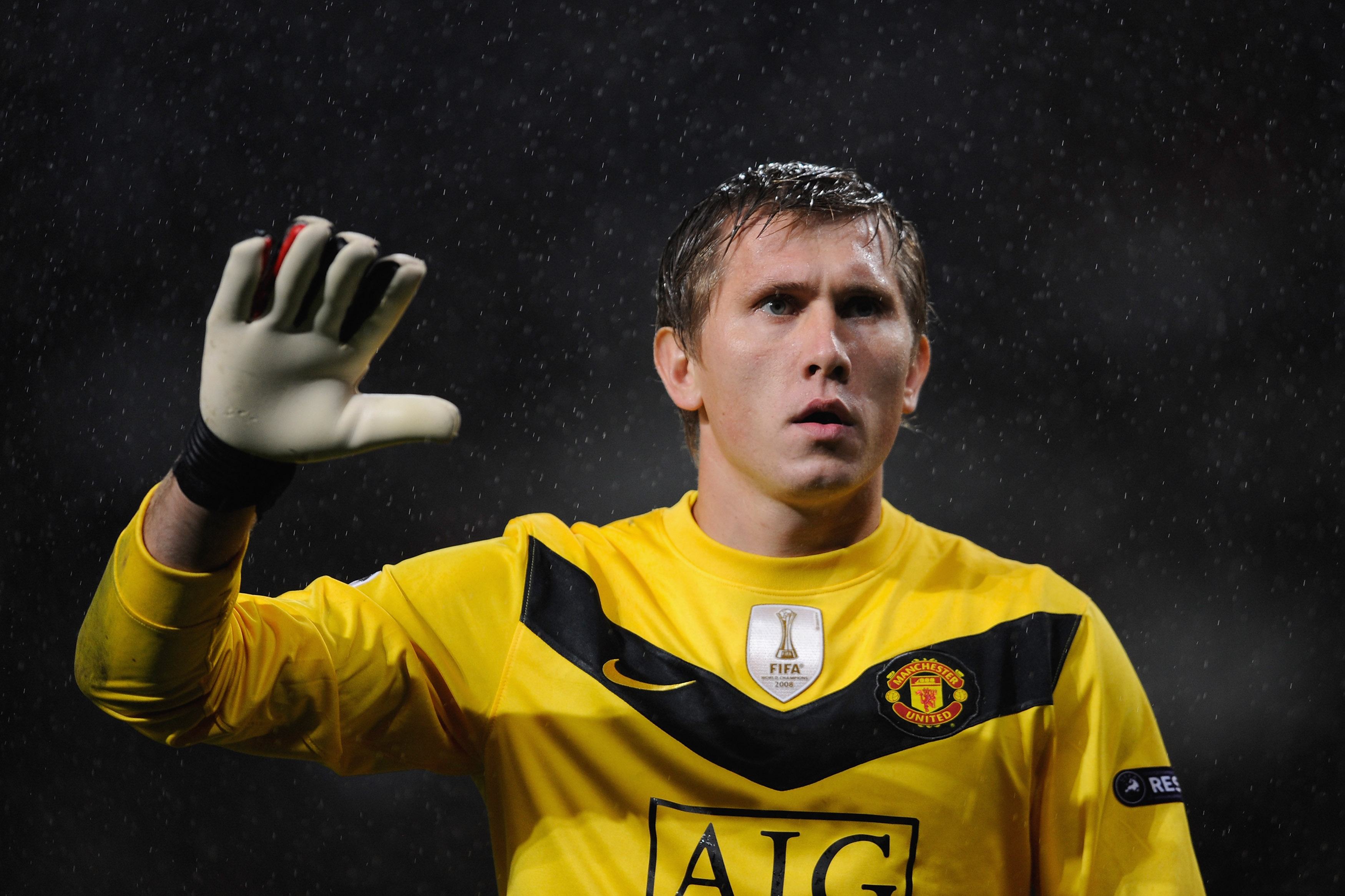 MANCHESTER, ENGLAND - SEPTEMBER 30:  Tomasz Kuszczak of Manchester United gestures during the UEFA Champions League Group B match between Manchester United and VfL Wolfsburg at Old Trafford on September 30, 2009 in Manchester, England.  (Photo by Michael
