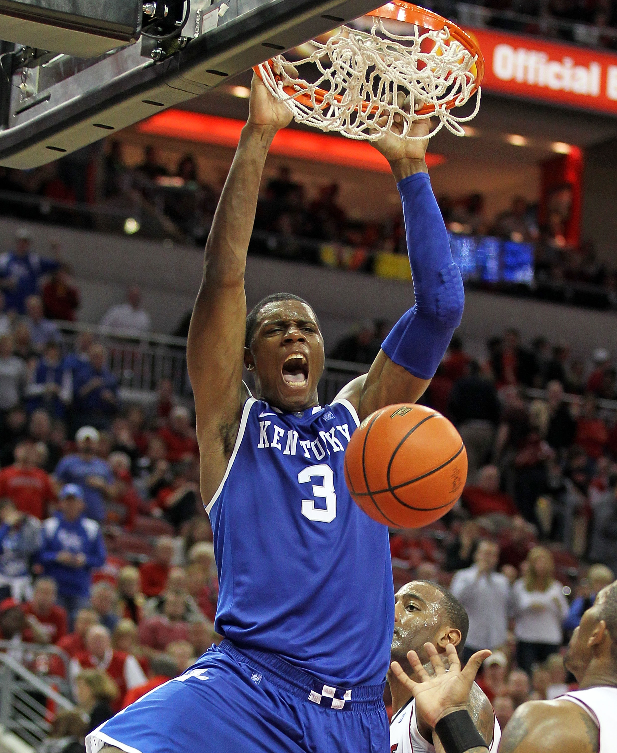 LOUISVILLE, KY - DECEMBER 31: Terrence Jones #3 of the Kentucky Wildcats dunks the ball during the game against the Louisville Cardinals at the KFC Yum! Center on December 31, 2010 in Louisville, Kentucky. Kentucky won 78-63.  (Photo by Andy Lyons/Getty I