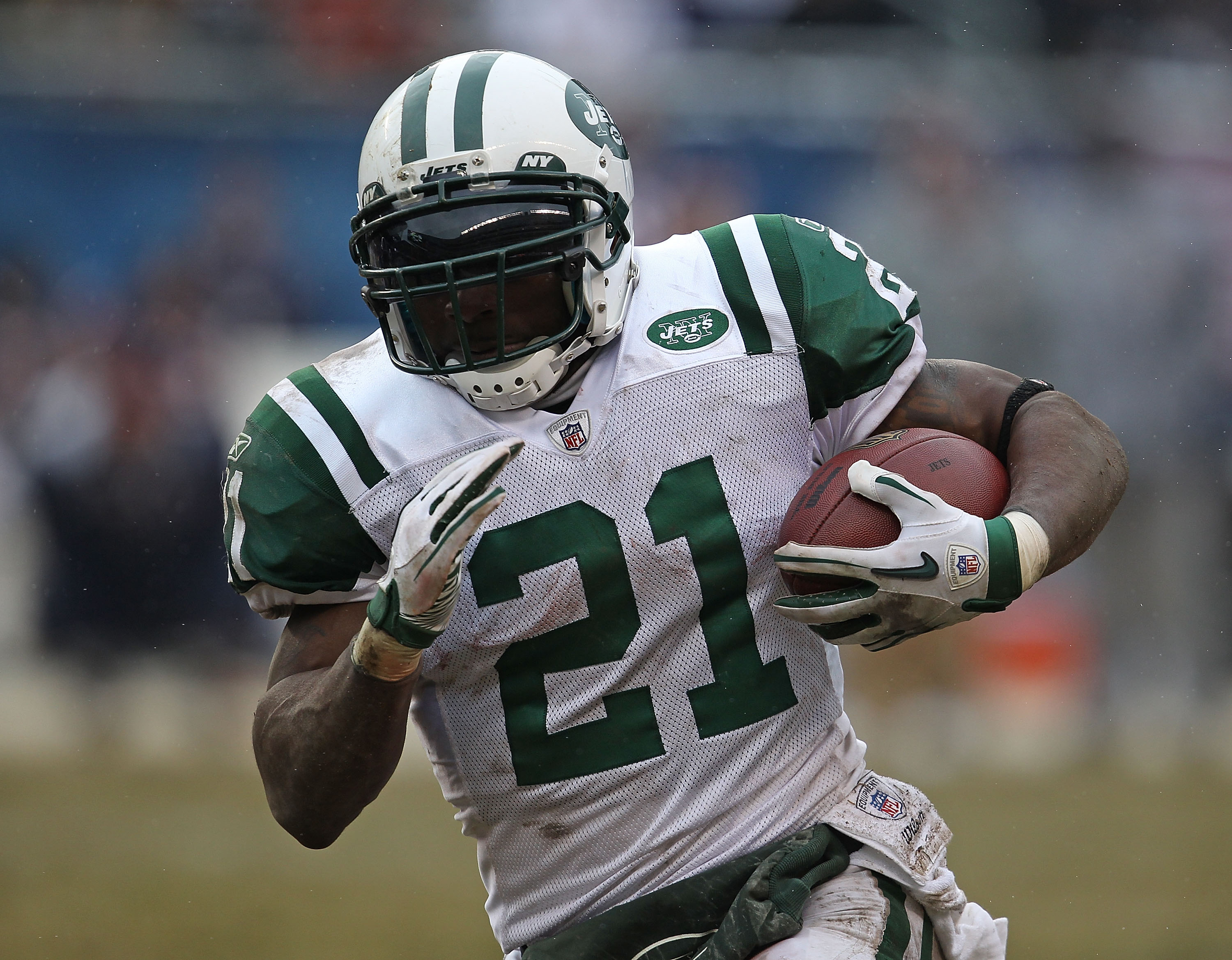 New York Jets' Braylon Edwards catches a pass and runs it into the end zone  during the third quarter of the NFL football game between the Buffalo Bills  and the New York