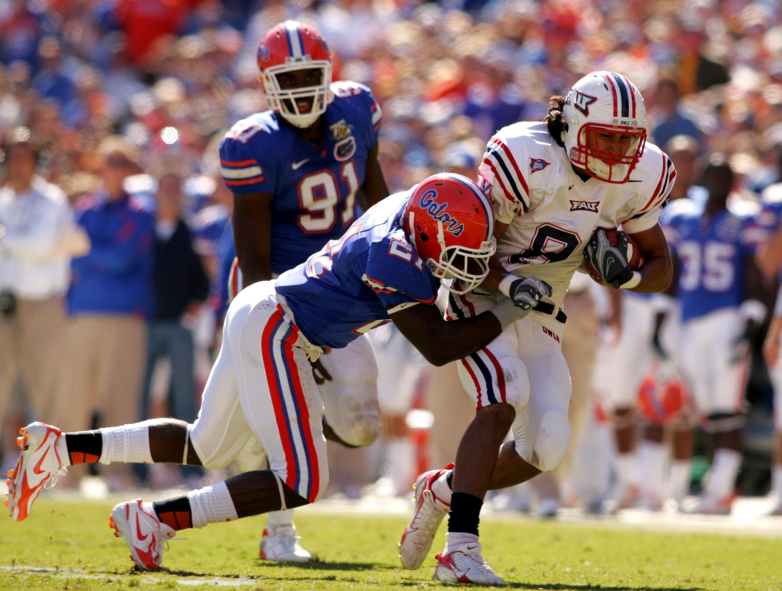GAINESVILLE, FL - NOVEMBER 17: Rob Housler #81 of the FAU Owls is tackled by Major Wright #21 of the Florida Gators during a game at Ben Hill Griffin Stadium on November 17, 2007 in Gainesville, Florida. The Gators won the game 59-20. (Photo by Sam Gre GAINESVILLE, FL - NOVEMBER 17: Rob Housler #81 of the FAU Owls is tackled by Major Wright #21 of the Florida Gators during a game at Ben Hill Griffin Stadium on November 17, 2007 in Gainesville, Florida. The Gators won the game 59-20. (Photo by Sam Gre
