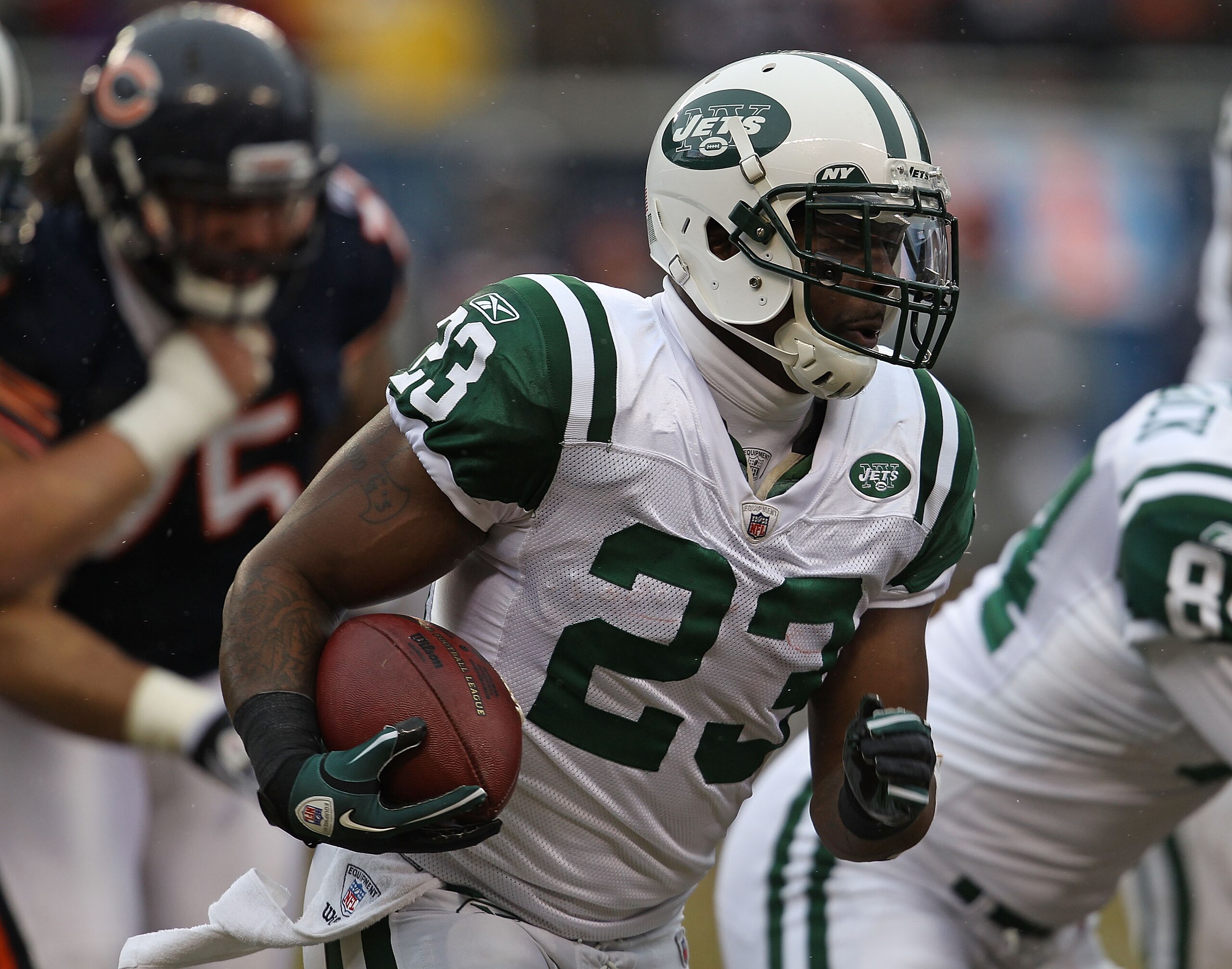 CHICAGO, IL - DECEMBER 26: Shonn Greene #23 of the New York Jets runs against the Chicago Bears at Soldier Field on December 26, 2010 in Chicago, Illinois. The Bears defeated the Jets 38-34. (Photo by Jonathan Daniel/Getty Images)