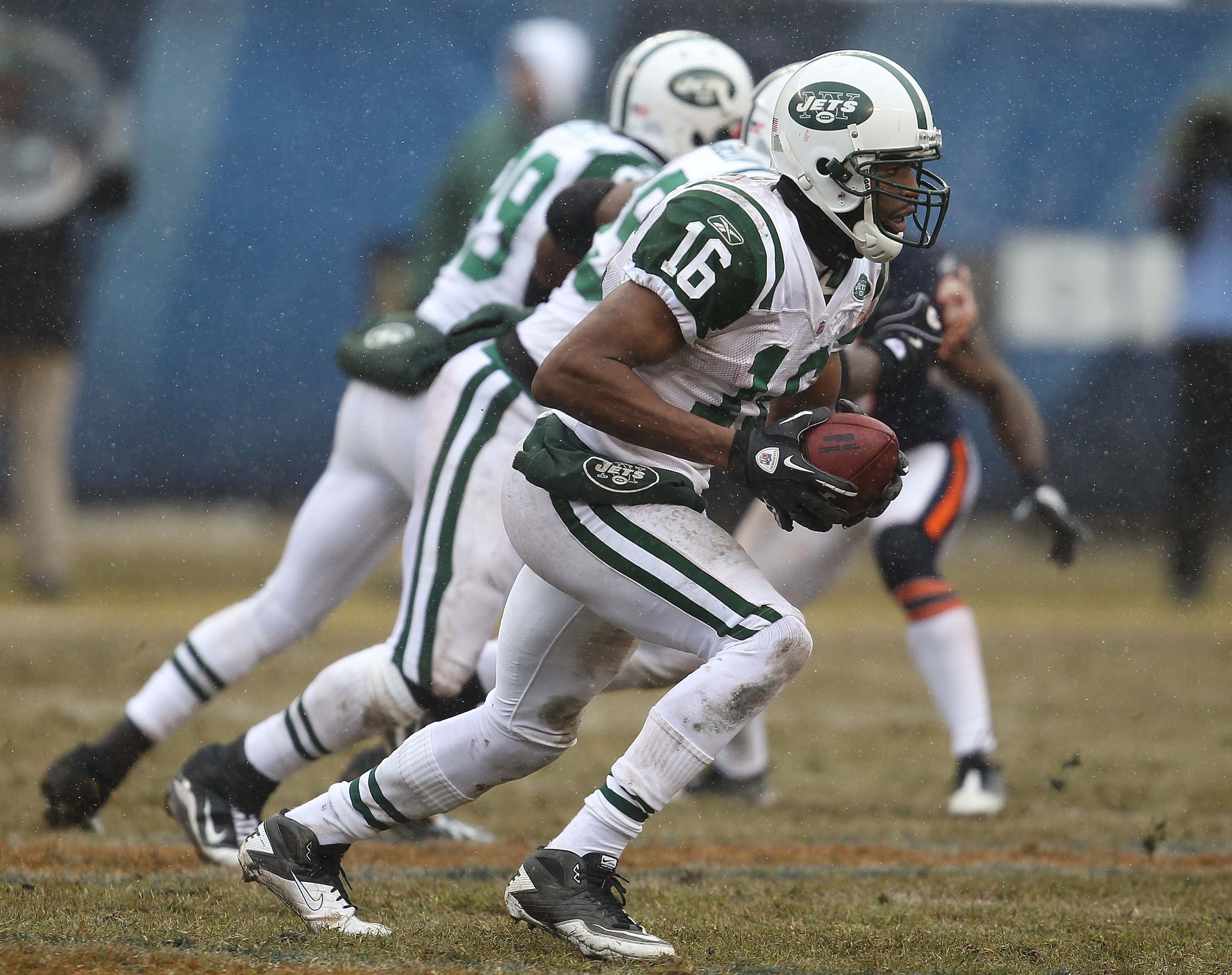 CHICAGO, IL - DECEMBER 26: Brad Smith #16 of the New York Jets runs after fielding a kick against the Chicago Bears at Soldier Field on December 26, 2010 in Chicago, Illinois. The Bears defeated the Jets 38-34. (Photo by Jonathan Daniel/Getty Images)