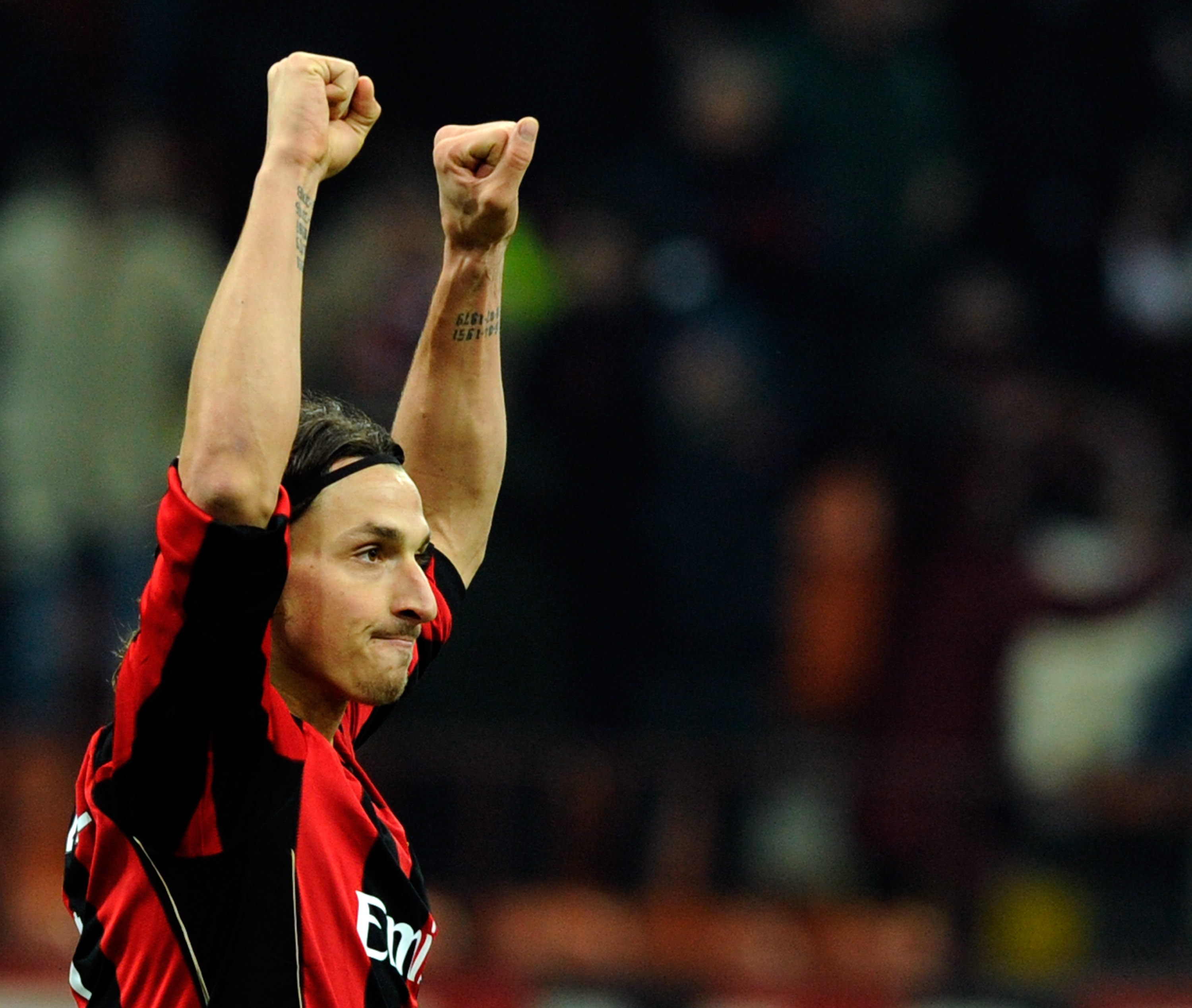 MILAN, ITALY - DECEMBER 04:  Zlatan Ibrahimovic of AC Milan celebrates scoring the third goal during the Serie A match between Milan and Brescia at Stadio Giuseppe Meazza on December 4, 2010 in Milan, Italy.  (Photo by Claudio Villa/Getty Images)