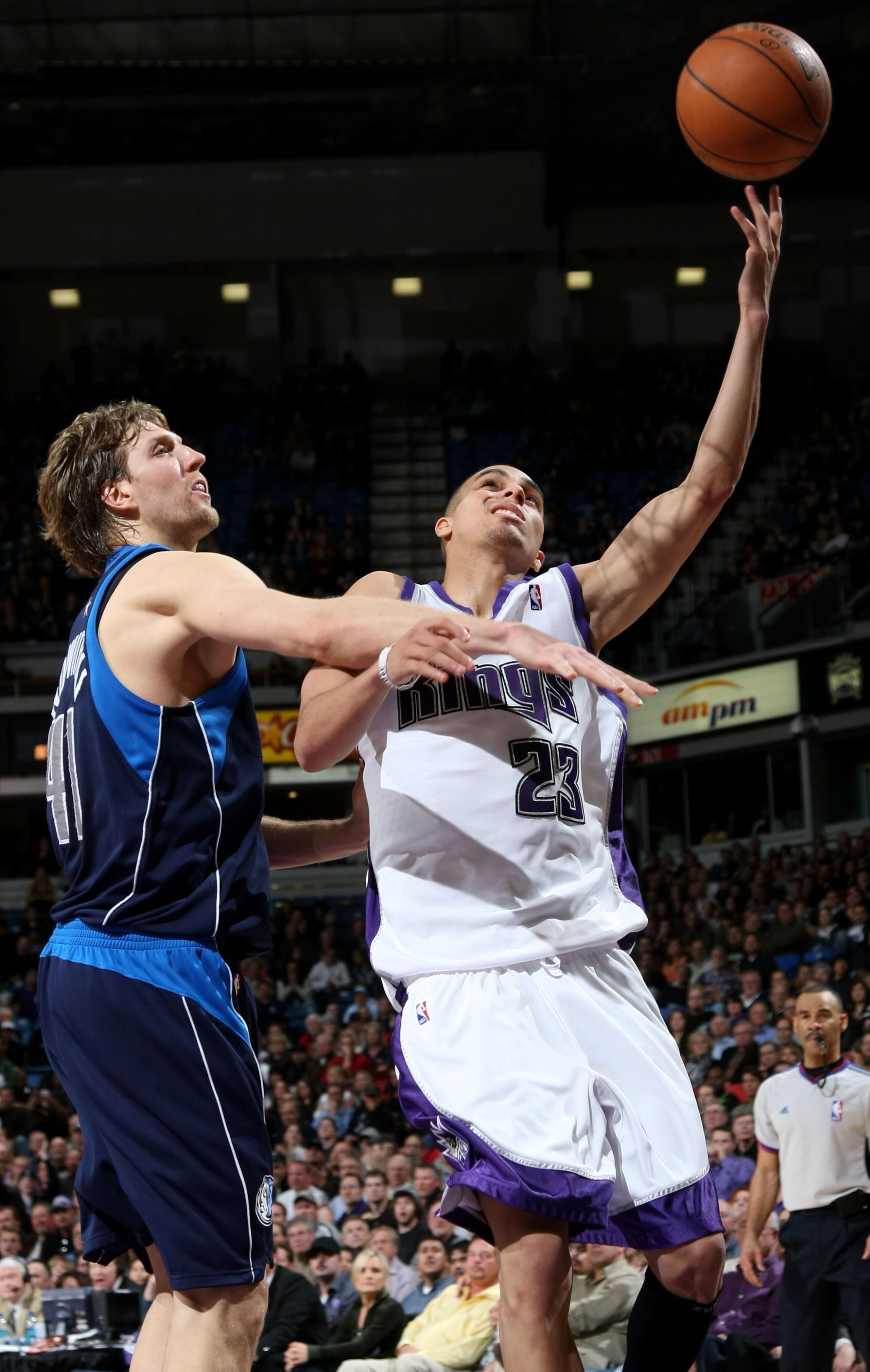 SACRAMENTO, CA - JANUARY 14: Kevin Martin #23 of the Sacramento Kings shoots over Dirk Nowitzki #41 of the Dallas Mavericks during an NBA game at ARCO Arena January 14, 2008 in Sacramento, California. NOTE TO USER: User expressly acknowledges and agrees SACRAMENTO, CA - JANUARY 14: Kevin Martin #23 of the Sacramento Kings shoots over Dirk Nowitzki #41 of the Dallas Mavericks during an NBA game at ARCO Arena January 14, 2008 in Sacramento, California. NOTE TO USER: User expressly acknowledges and agrees