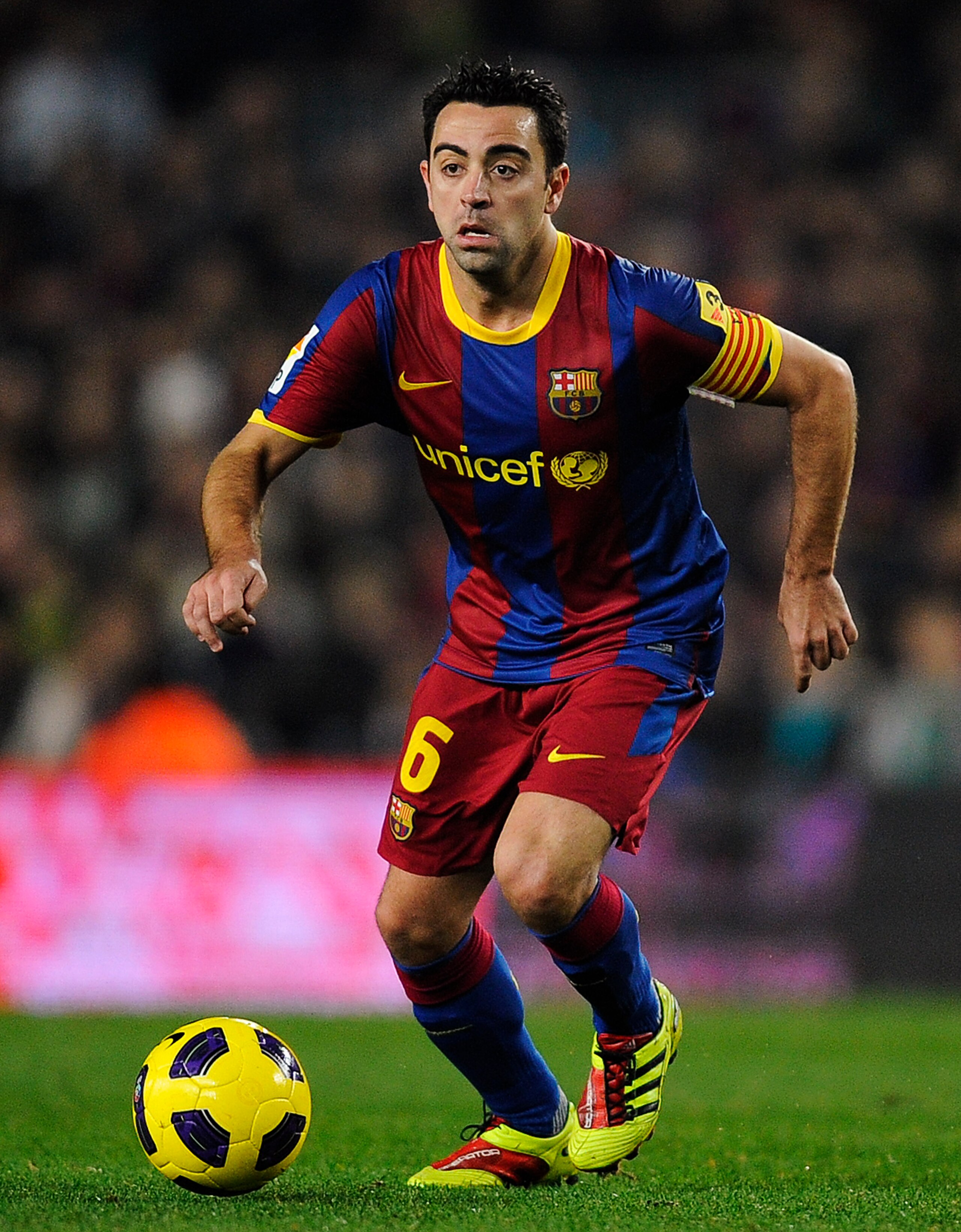 BARCELONA, SPAIN - JANUARY 02:  Xavi Hernandez of Barcelona runs with the ball during the La Liga match between Barcelona and Levante UD at Camp Nou on January 2, 2011 in Barcelona, Spain. Barcelona won 2-1.  (Photo by David Ramos/Getty Images)