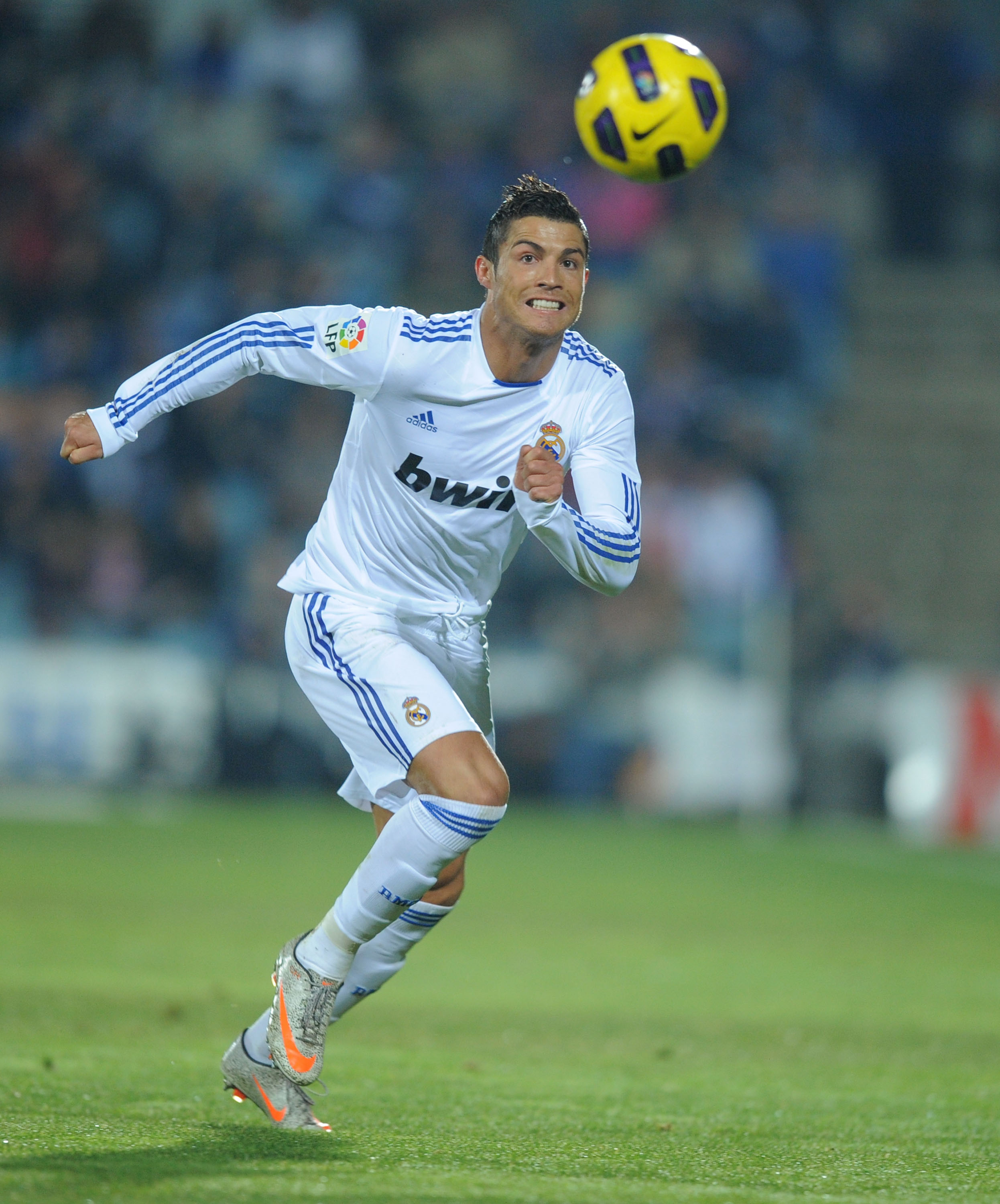 GETAFE, SPAIN - JANUARY 03:  Cristiano Ronaldo of Real Madrid chases a long ball during the La Liga match between Getafe and Real Madrid at Coliseum Alfonso Perez stadium on January 3, 2011 in Getafe, Spain.  (Photo by Denis Doyle/Getty Images)