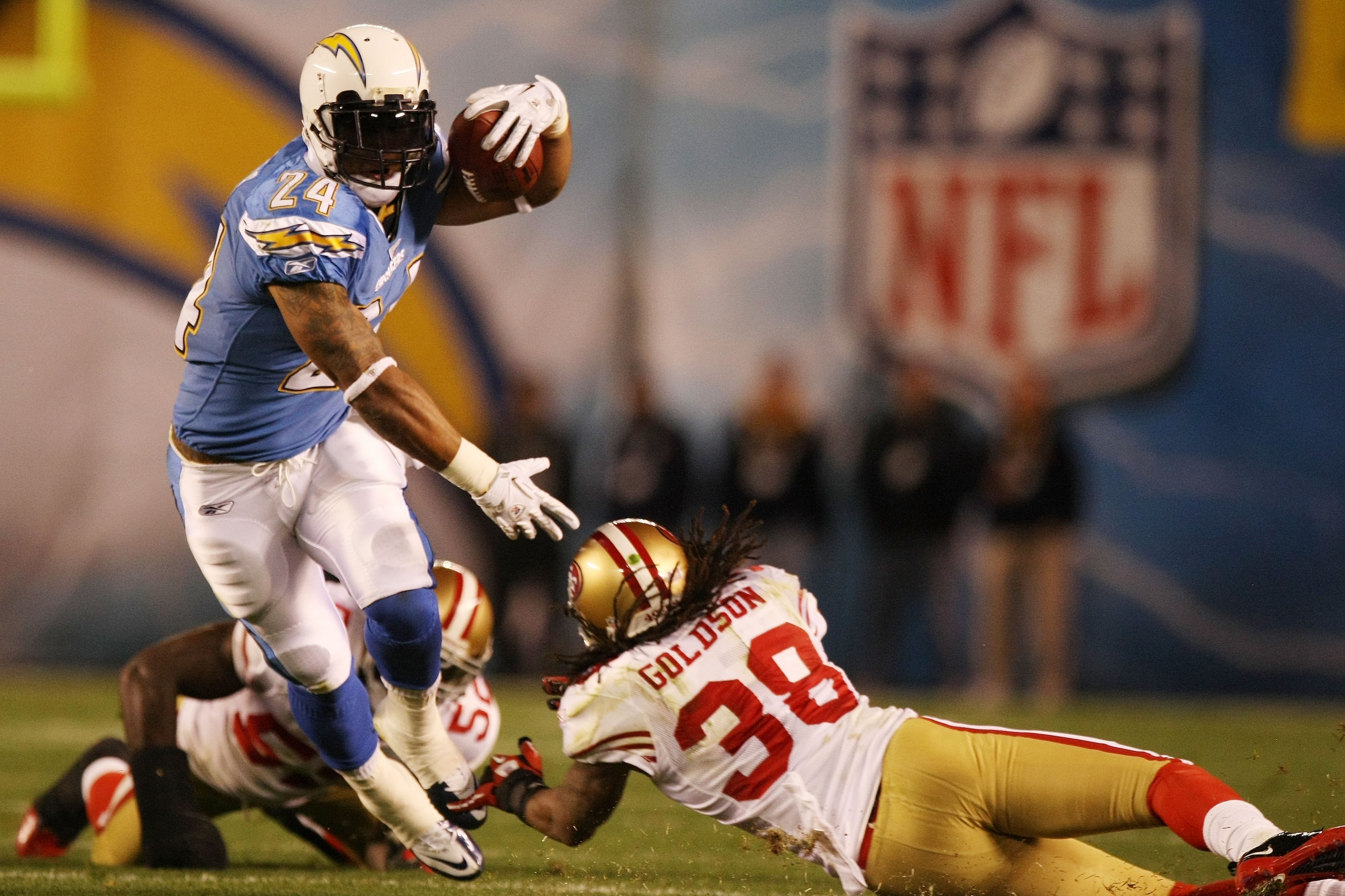 SAN DIEGO, CA - DECEMBER 16:  Running back Ryan Mathews #24 of the San Diego Chargers rushes with the ball against the San Francisco 49ers at Qualcomm Stadium on December 16, 2010 in San Diego, California.  (Photo by Donald Miralle/Getty Images)