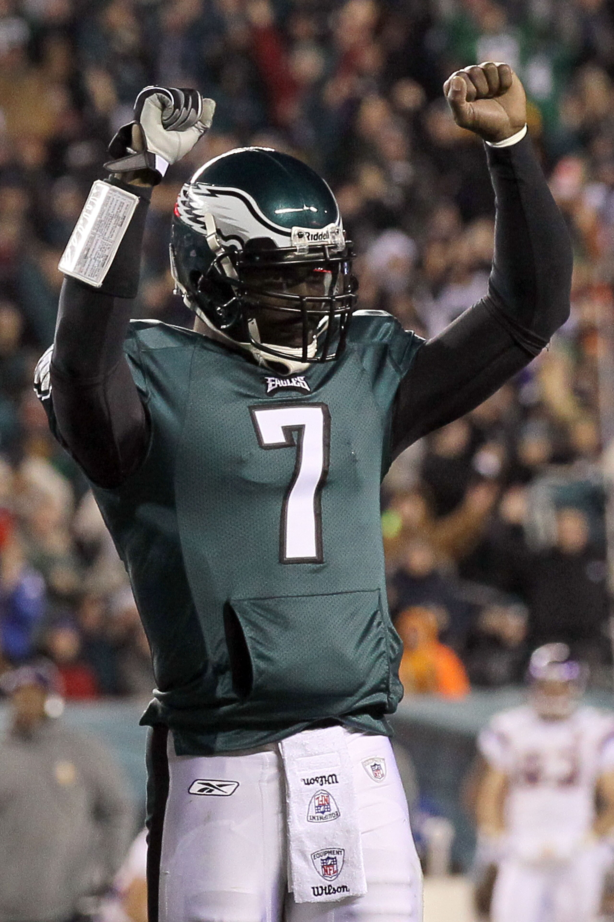 PHILADELPHIA, PA - DECEMBER 28: Michael Vick #7 of the Philadelphia Eagles celebrates after a touchdown against the Minnesota Vikings at Lincoln Financial Field on December 28, 2010 in Philadelphia, Pennsylvania. (Photo by Jim McIsaac/Getty Images)