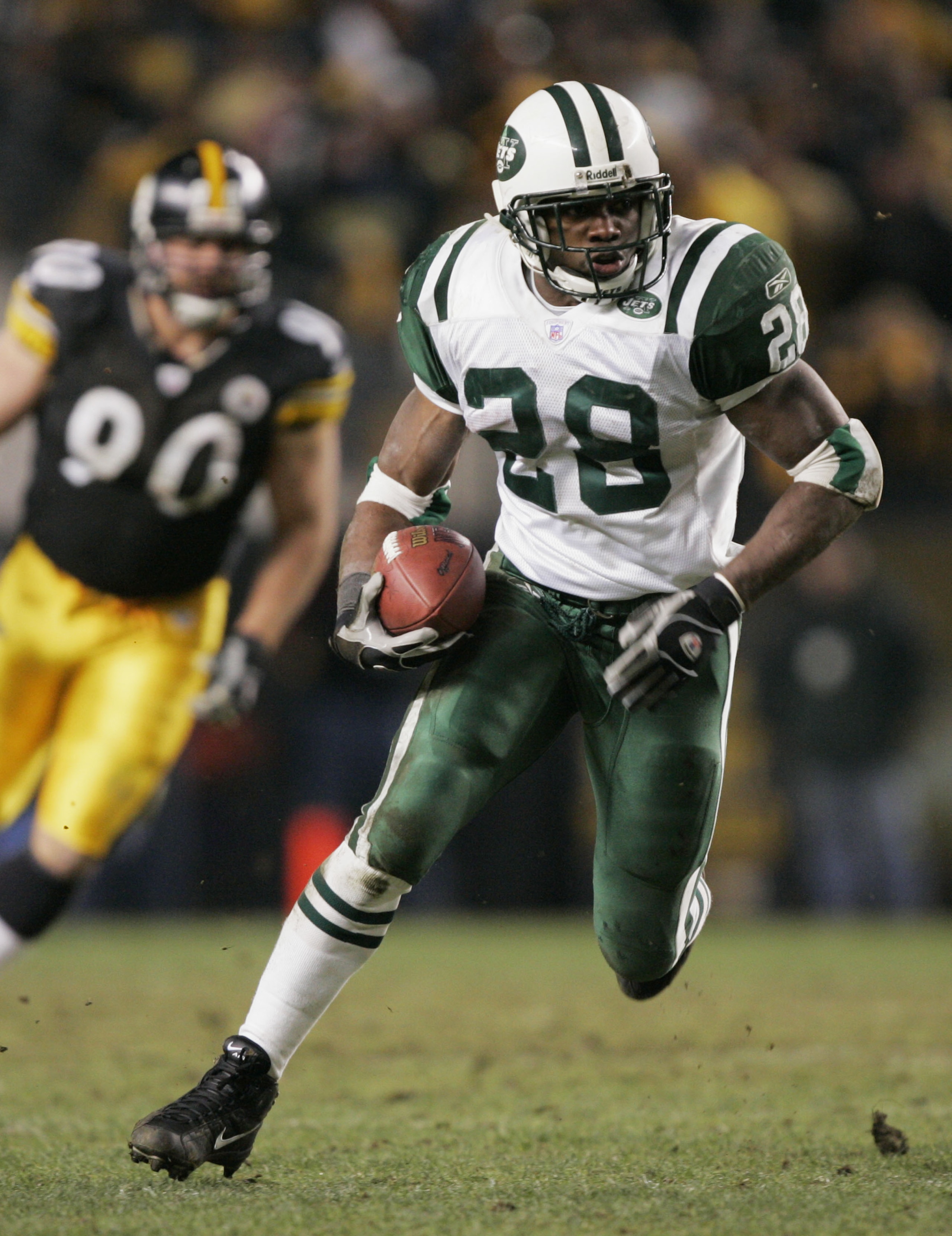 PITTSBURGH - JANUARY 15:  Running back Curtis Martin #28 of the New York Jets looks for room to run against the Pittsburgh Steelers in an AFC divisional game at Heinz Field on January 15, 2005 in Pittsburgh, Pennsylvania. The Steelers defeated the Jets 20