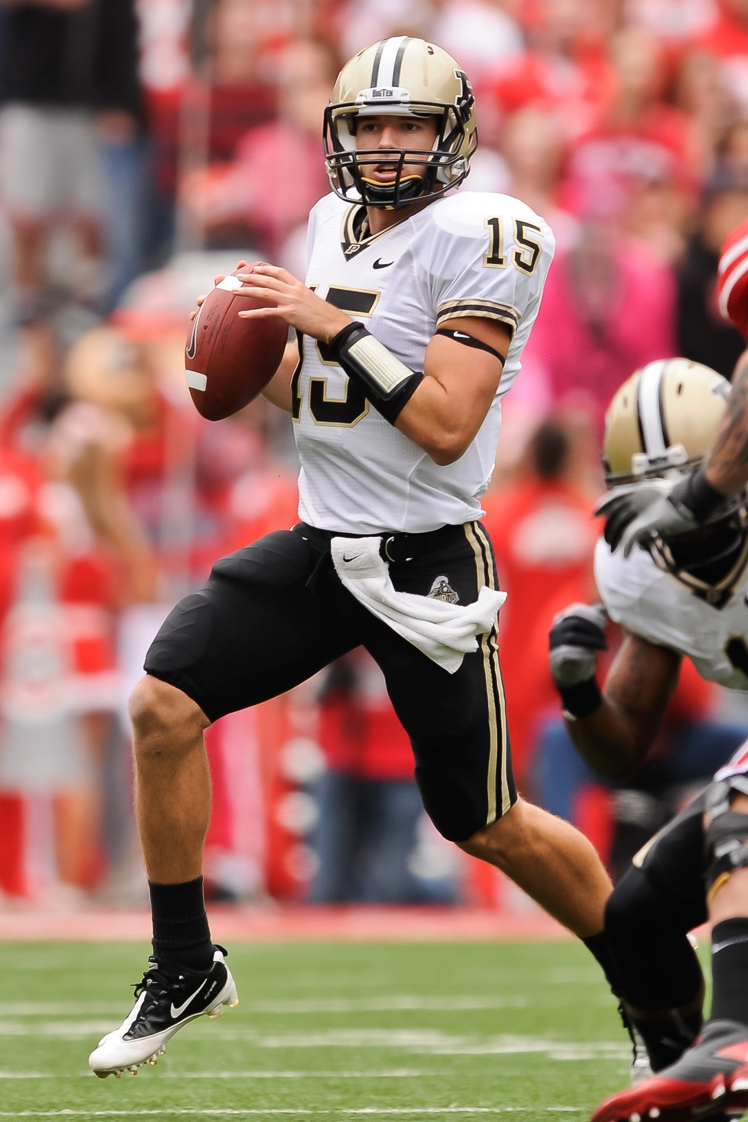 COLUMBUS, OH - OCTOBER 23:  Quarterback Rob Henry #15 of the Purdue Boilermakers runs with the ball against the Ohio State Buckeyes at Ohio Stadium on October 23, 2010 in Columbus, Ohio.  (Photo by Jamie Sabau/Getty Images)