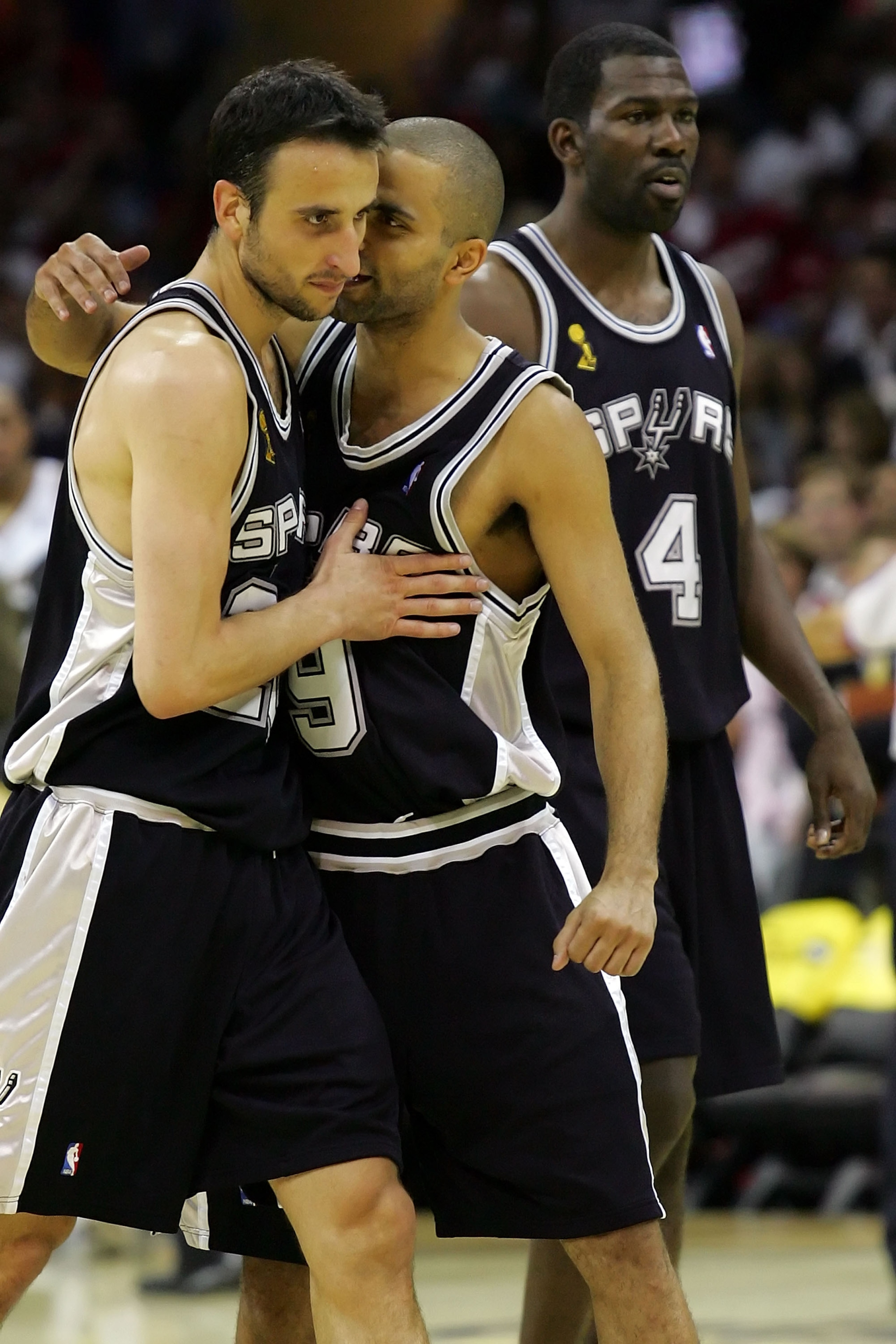 CLEVELAND - JUNE 14: Tony Parker #9, Manu Ginobili #20 and Michael Finley #4 of the San Antonio Spurs react after winning the NBA Championship after Game Four of the NBA Finals against the Cleveland Cavaliers on June 14, 2007 at the Quicken Loans Arena i CLEVELAND - JUNE 14: Tony Parker #9, Manu Ginobili #20 and Michael Finley #4 of the San Antonio Spurs react after winning the NBA Championship after Game Four of the NBA Finals against the Cleveland Cavaliers on June 14, 2007 at the Quicken Loans Arena i