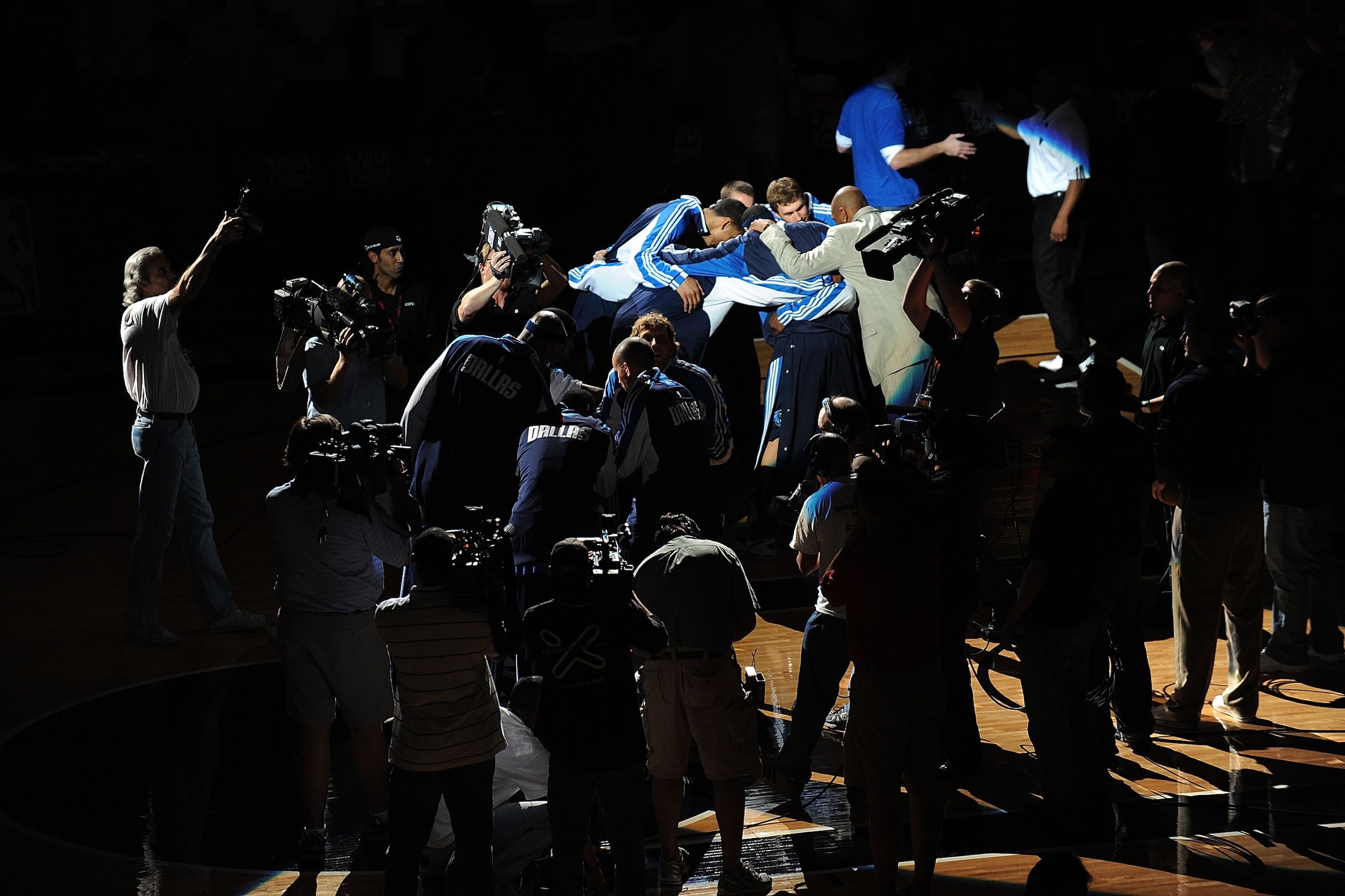 SAN ANTONIO - APRIL 18: The Dallas Mavericks huddle before play against the San Antonio Spurs in Game One of the Western Conference Quarterfinals during the 2009 NBA Playoffs at AT&T Center on April 18, 2009 in San Antonio, Texas. NOTE TO USER: User expre