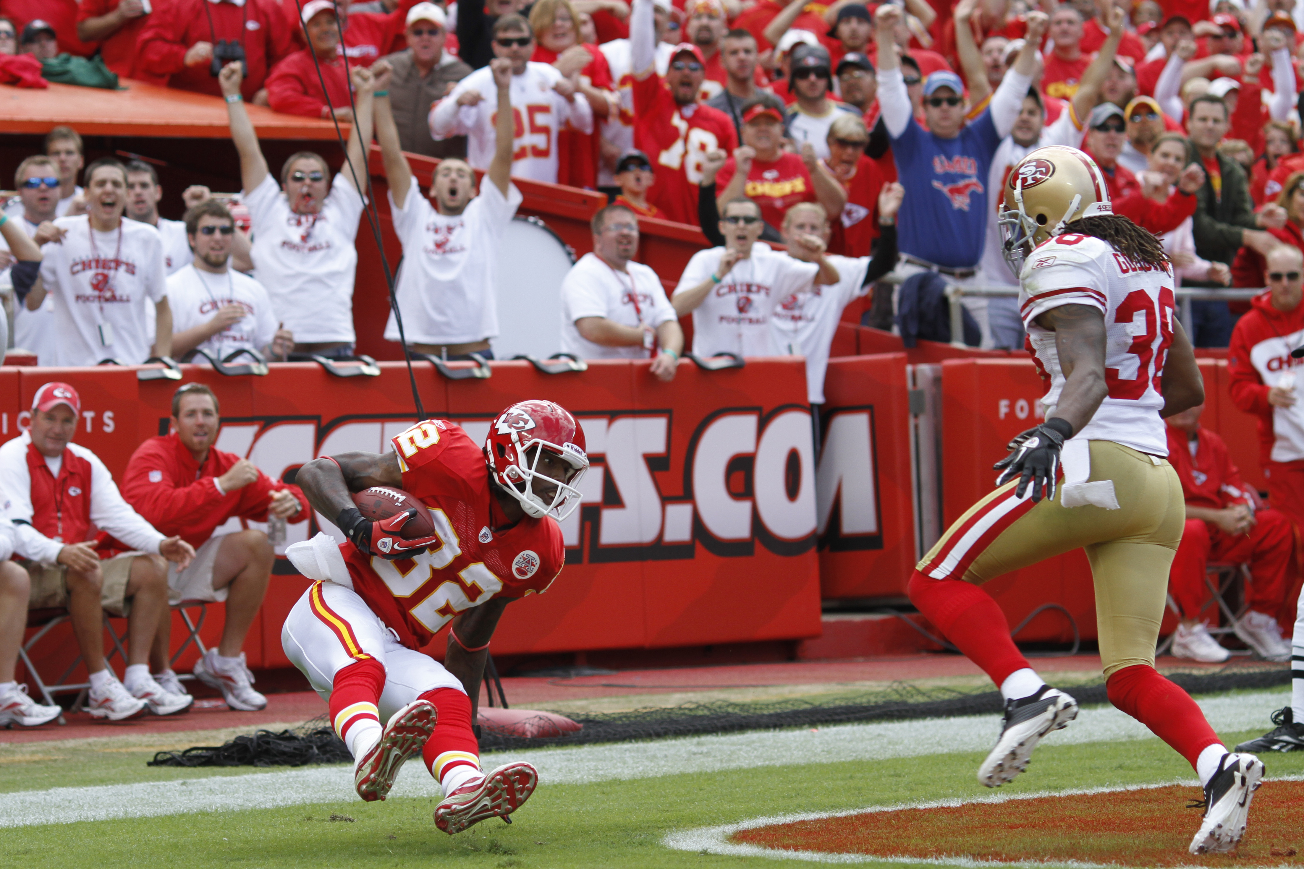 KANSAS CITY, MO - SEPTEMBER 26: Dwayne Bowe #82 of the Kansas City Chiefs makes a 45-yard touchdown reception behind Dashon Goldson #38 of the San Francisco 49ers at Arrowhead Stadium on September 26, 2010 in Kansas City, Missouri. The Chiefs won 31-10. (