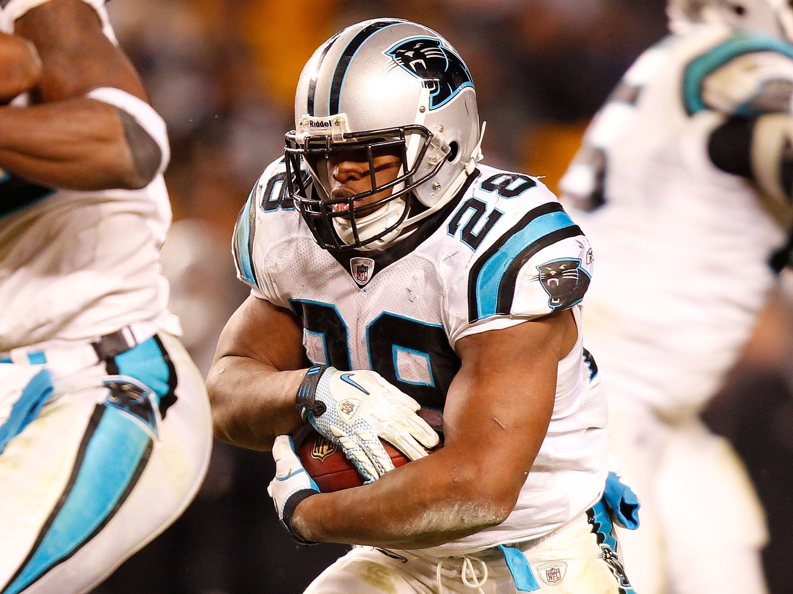 PITTSBURGH - DECEMBER 23: Jonathan Stewart #28 of the Carolina Panthers runs with the ball during the game against the Pittsburgh Steelers on December 23, 2010 at Heinz Field in Pittsburgh, Pennsylvania. (Photo by Jared Wickerham/Getty Images) PITTSBURGH - DECEMBER 23: Jonathan Stewart #28 of the Carolina Panthers runs with the ball during the game against the Pittsburgh Steelers on December 23, 2010 at Heinz Field in Pittsburgh, Pennsylvania. (Photo by Jared Wickerham/Getty Images)