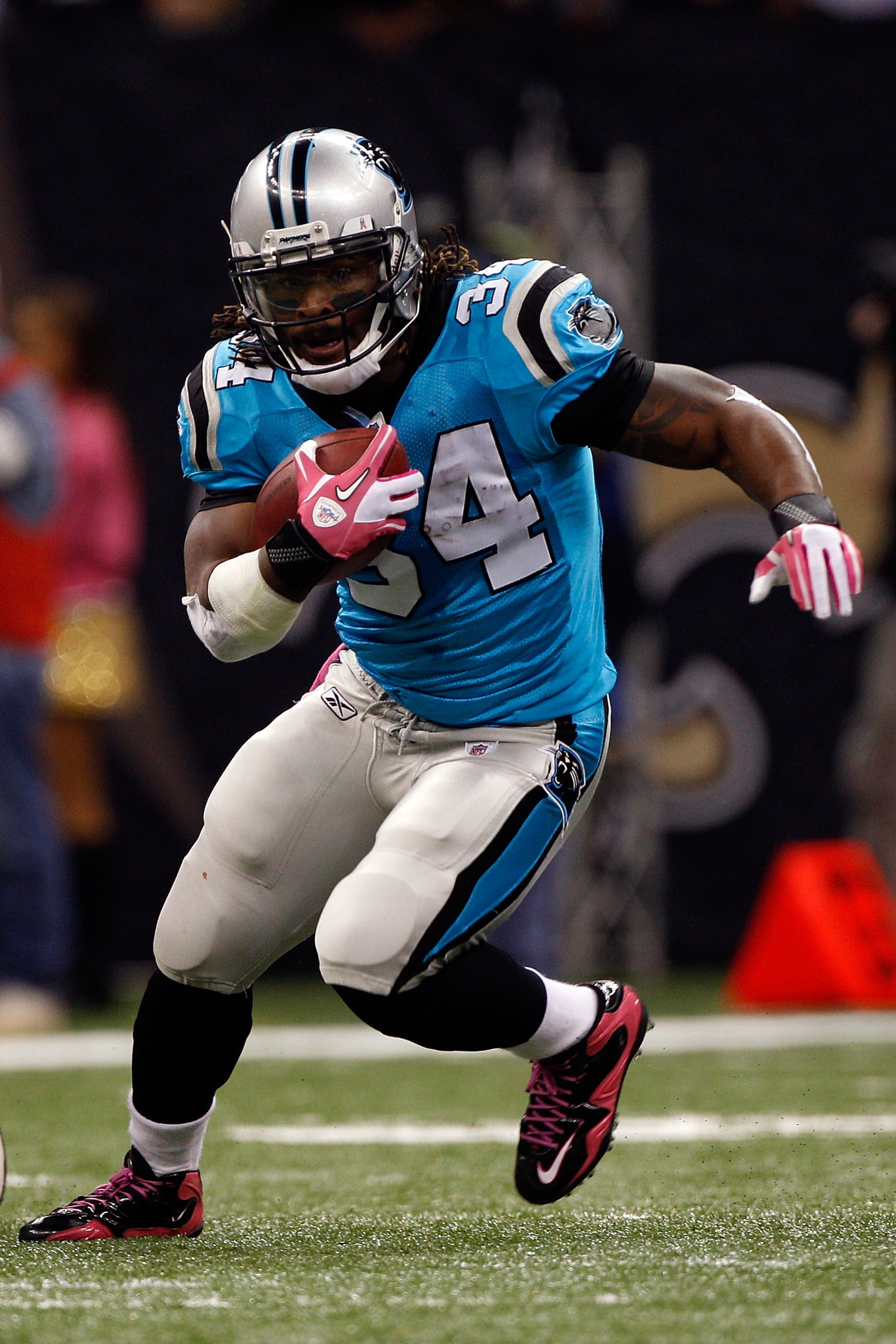 NEW ORLEANS - OCTOBER 03: DeAngelo Williams #34 of the Carolina Panthers in action during the game against the New Orleans Saints at the Louisiana Superdome on October 3, 2010 in New Orleans, Louisiana. (Photo by Chris Graythen/Getty Images) NEW ORLEANS - OCTOBER 03: DeAngelo Williams #34 of the Carolina Panthers in action during the game against the New Orleans Saints at the Louisiana Superdome on October 3, 2010 in New Orleans, Louisiana. (Photo by Chris Graythen/Getty Images)