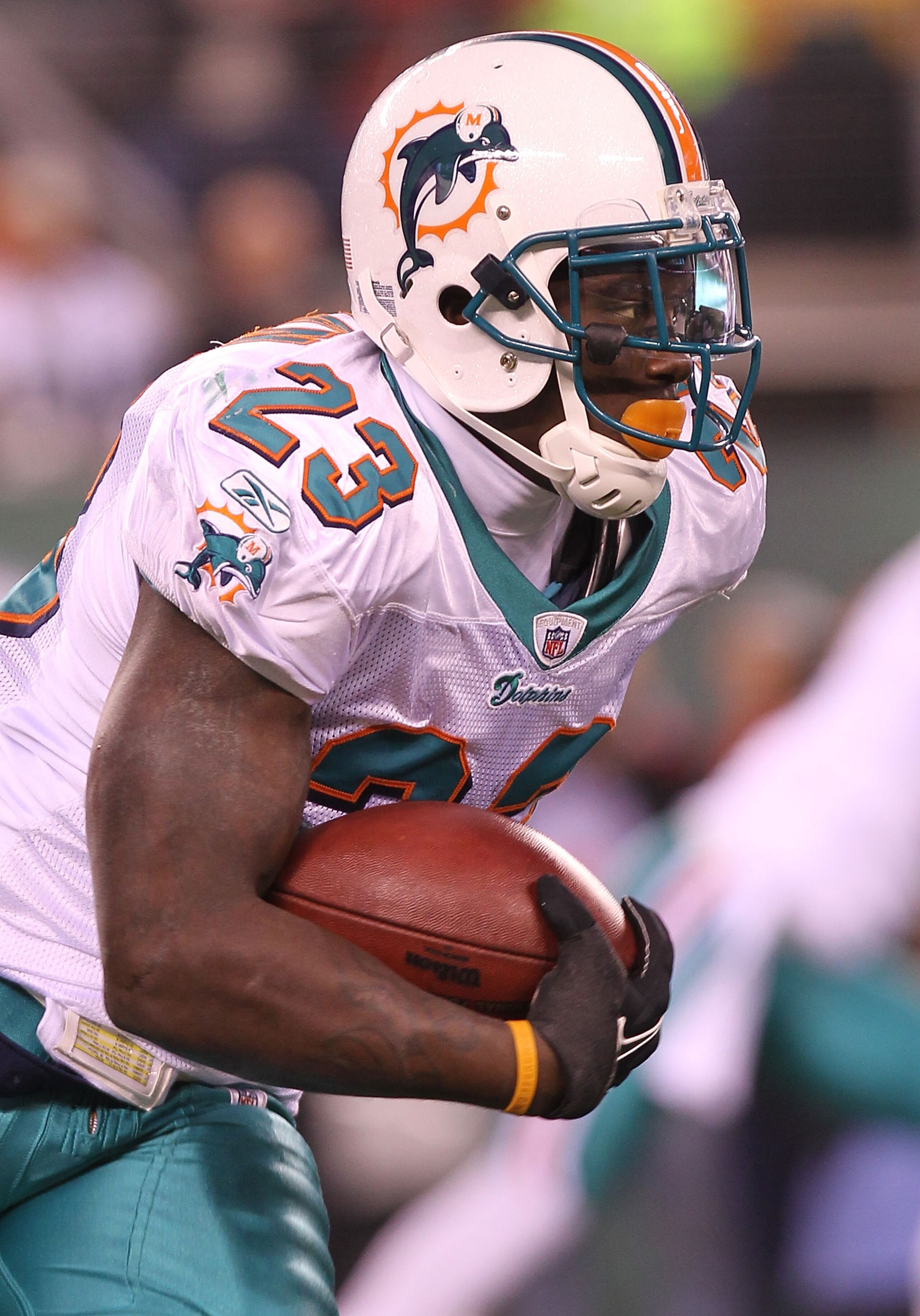 EAST RUTHERFORD, NJ - DECEMBER 12: Ronnie Brown #23 of the Miami Dolphins rushes against the New York Jets at New Meadowlands Stadium on December 12, 2010 in East Rutherford, New Jersey. (Photo by Nick Laham/Getty Images) EAST RUTHERFORD, NJ - DECEMBER 12: Ronnie Brown #23 of the Miami Dolphins rushes against the New York Jets at New Meadowlands Stadium on December 12, 2010 in East Rutherford, New Jersey. (Photo by Nick Laham/Getty Images)