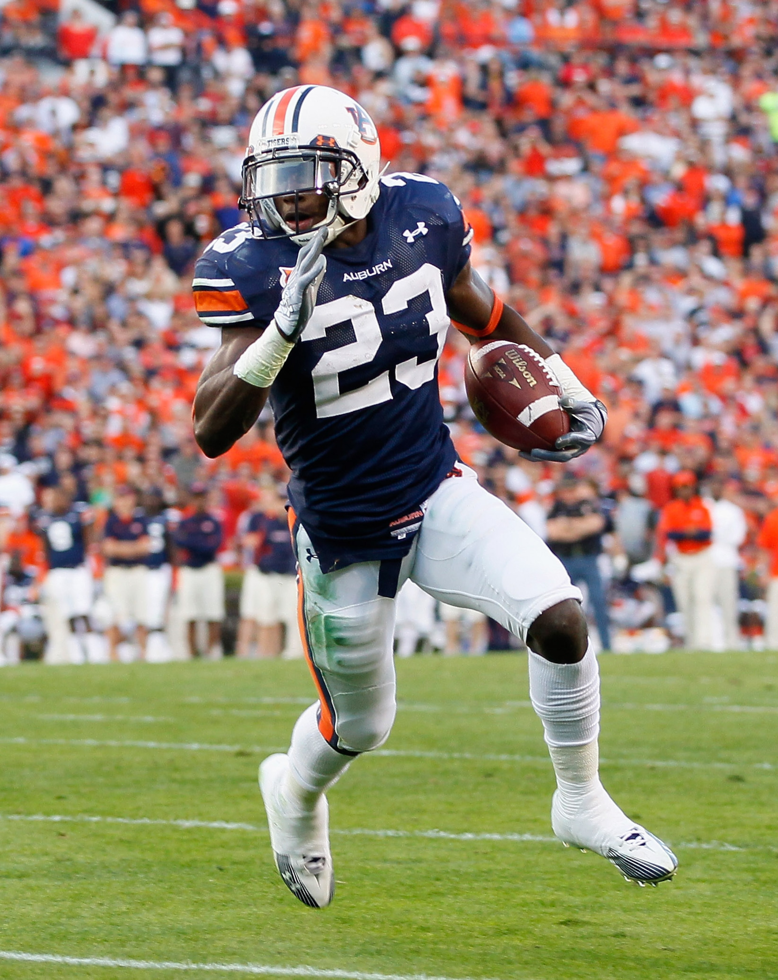 AUBURN, AL - NOVEMBER 13:  Onterio McCalebb #23 of the Auburn Tigers against the Georgia Bulldogs at Jordan-Hare Stadium on November 13, 2010 in Auburn, Alabama.  (Photo by Kevin C. Cox/Getty Images)