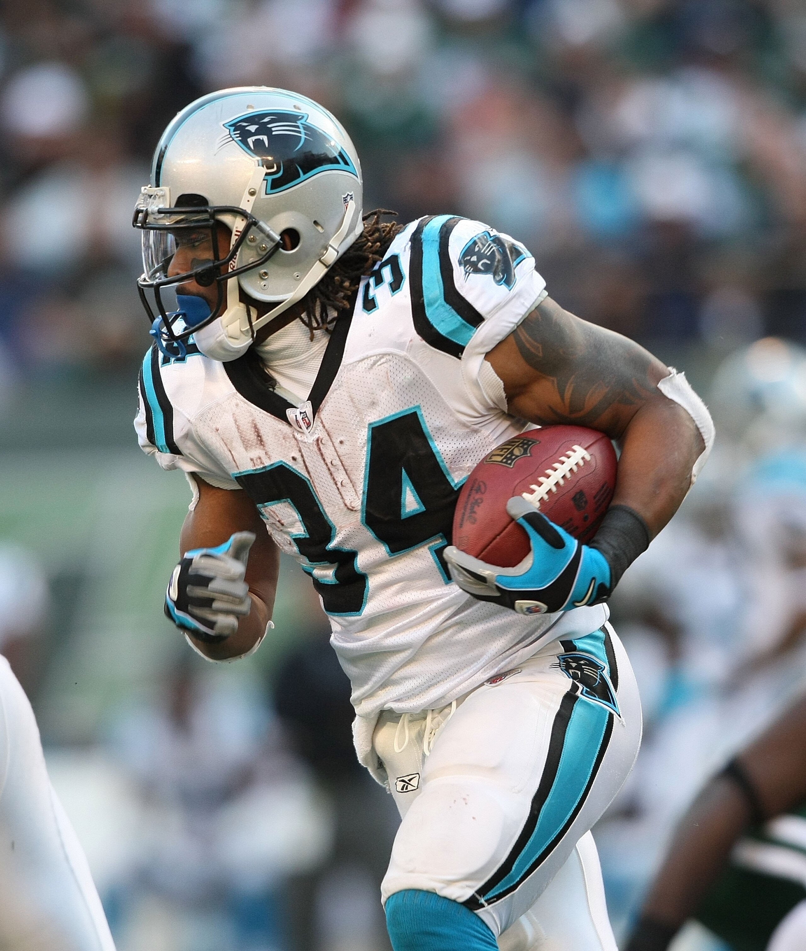 EAST RUTHERFORD, NJ - NOVEMBER 29: DeAngelo Williams #34 of the Carolina Panthers rushes against the New York Jets at Giants Stadium on November 29, 2009 in East Rutherford, New Jersey. (Photo by Nick Laham/Getty Images) EAST RUTHERFORD, NJ - NOVEMBER 29: DeAngelo Williams #34 of the Carolina Panthers rushes against the New York Jets at Giants Stadium on November 29, 2009 in East Rutherford, New Jersey. (Photo by Nick Laham/Getty Images)
