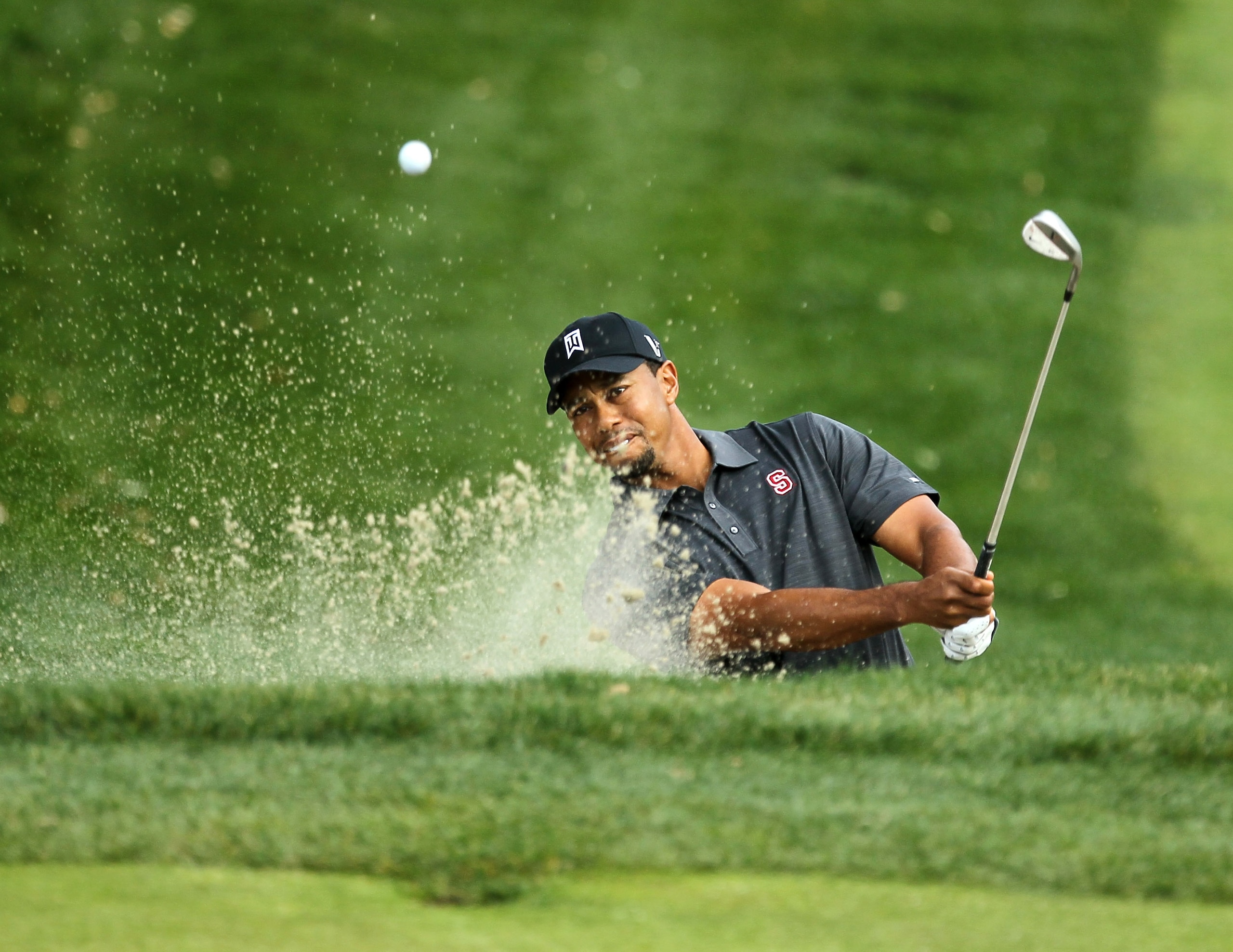 THOUSAND OAKS, CA - DECEMBER 3: Tiger Woods hits out of a bunker on the 11th hole during round two of the Chevron World Challenge at Sherwood Country Club on December 3, 2010 in Thousand Oaks, California.  (Stephen Dunn/Getty Images)