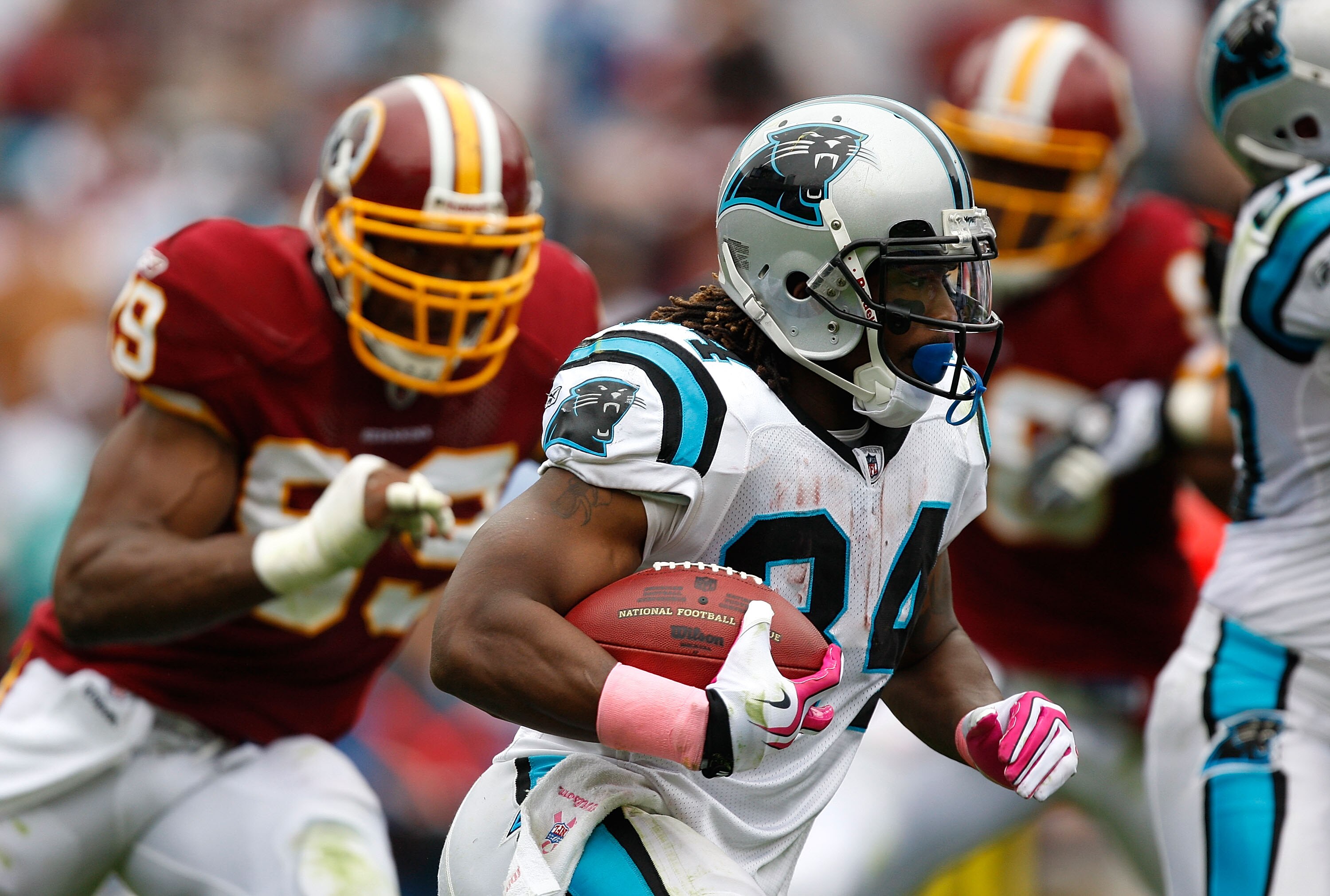 CHARLOTTE, NC - OCTOBER 11:  DeAngelo Williams #34 of the Carolina Panthers runs with the ball against the Washington Redskins at Bank of America Stadium on October 11, 2009 in Charlotte, North Carolina.  (Photo by Streeter Lecka/Getty Images)