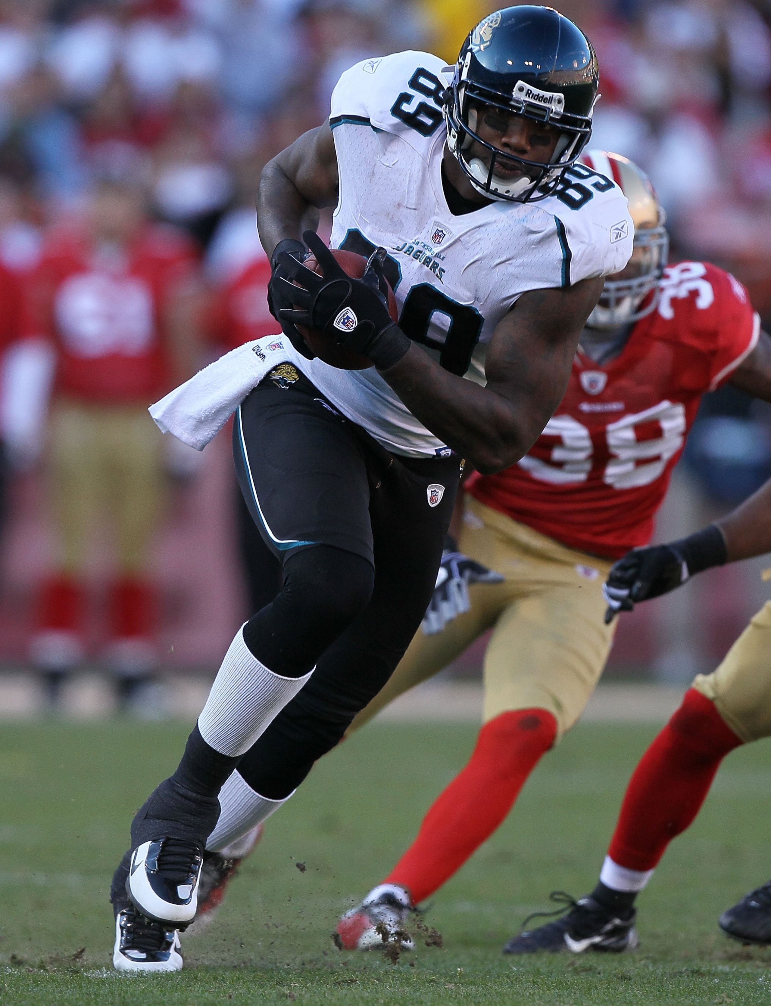 SAN FRANCISCO - NOVEMBER 29: Marcedes Lewis #89 of the Jacksonville Jaguars runs against the San Francisco 49ers during an NFL game at Candlestick Park on November 29, 2009 in San Francisco, California. (Photo by Jed Jacobsohn/Getty Images) SAN FRANCISCO - NOVEMBER 29: Marcedes Lewis #89 of the Jacksonville Jaguars runs against the San Francisco 49ers during an NFL game at Candlestick Park on November 29, 2009 in San Francisco, California. (Photo by Jed Jacobsohn/Getty Images)