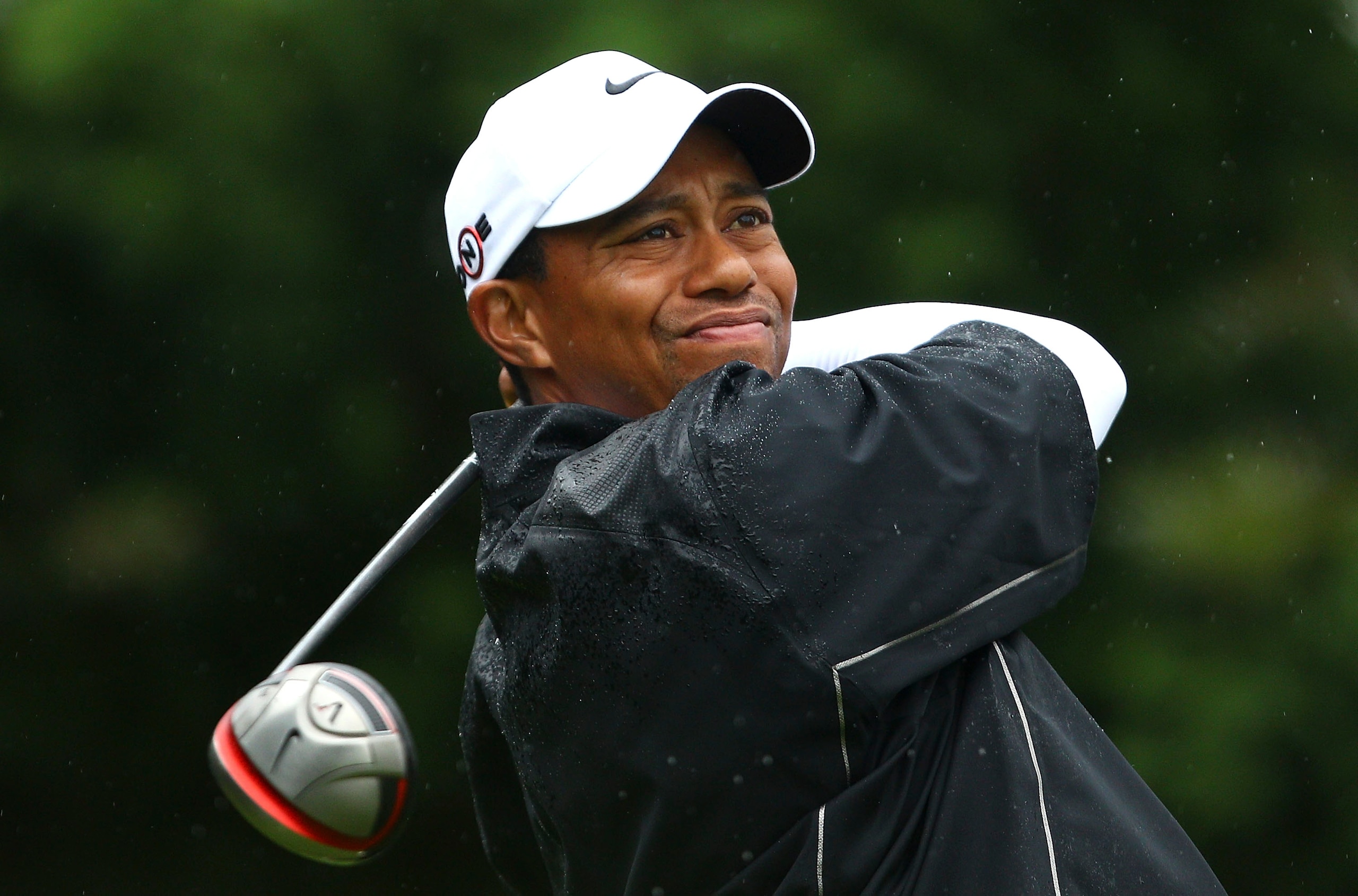 MELBOURNE, AUSTRALIA - NOVEMBER 13:  Tiger Woods of the USA hits a tee shot during round three of the Australian Masters at The Victoria Golf Club on November 13, 2010 in Melbourne, Australia.  (Photo by Lucas Dawson/Getty Images)