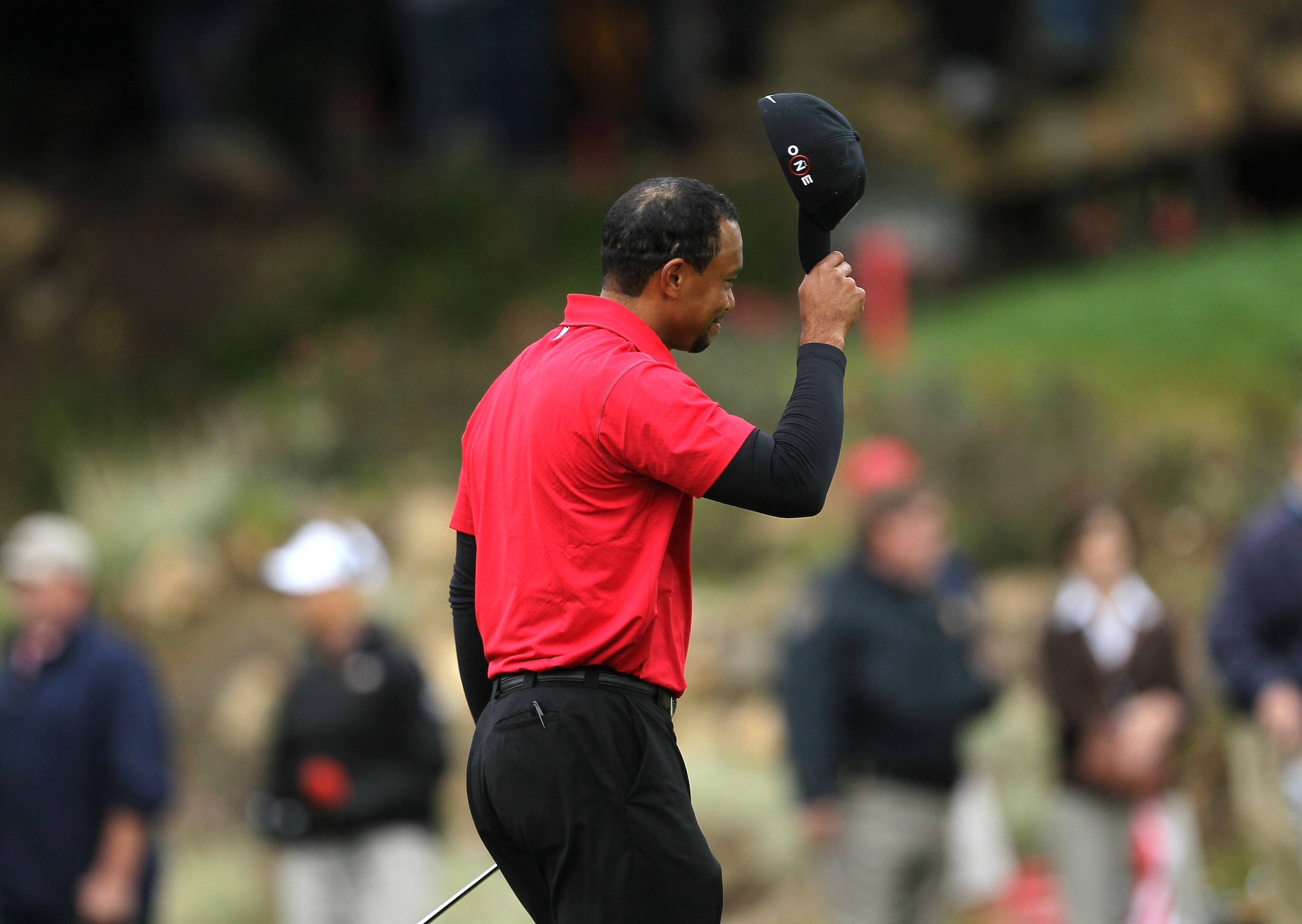 THOUSAND OAKS, CA - DECEMBER 05:   Tiger Woods tips his cap on the 18th green after he finished regulation in a tie with  Graeme McDowell of Northern Ireland during the final round of the Chevron World Challenge at Sherwood Country Club on December 5, 201