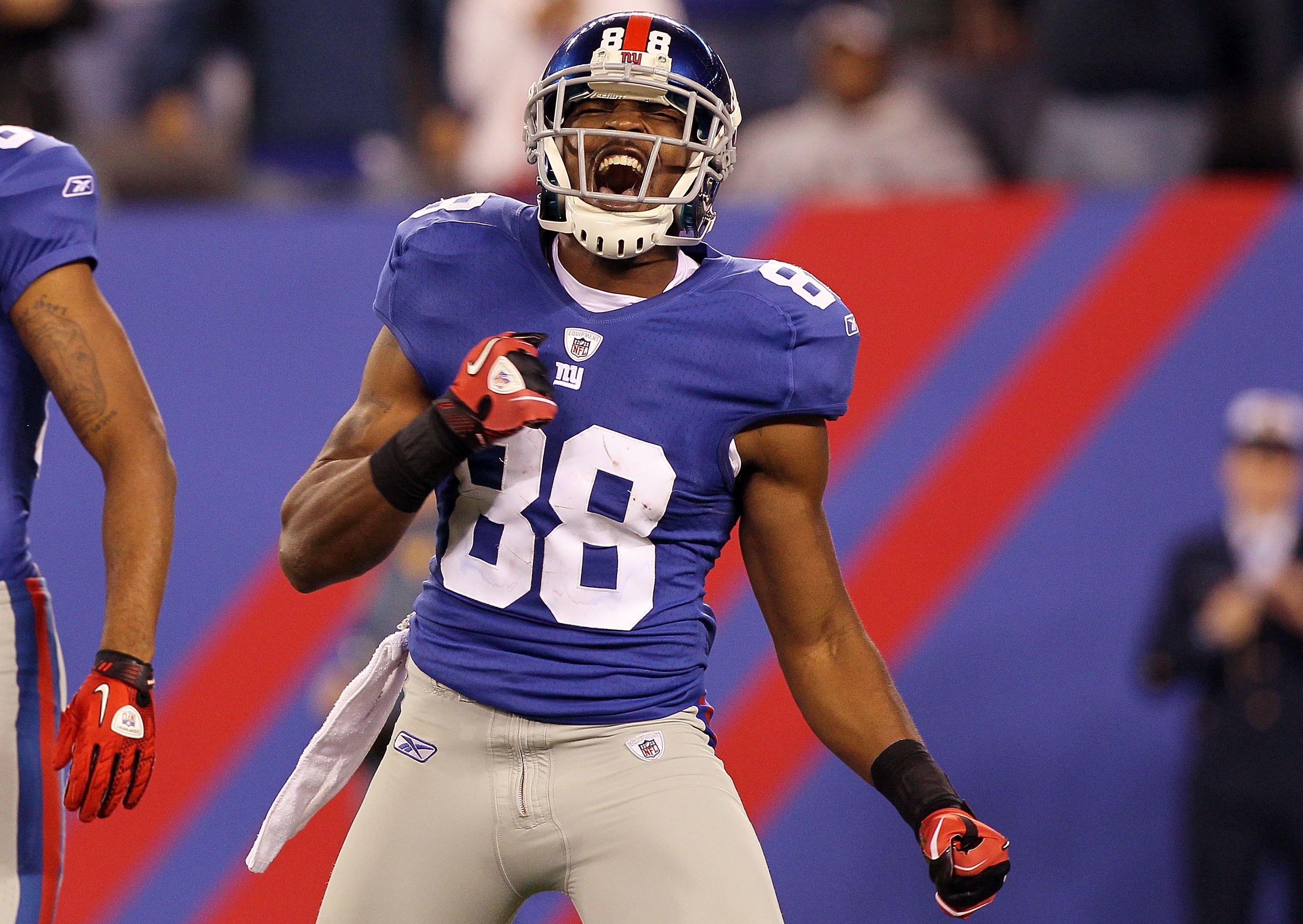 EAST RUTHERFORD, NJ - NOVEMBER 14:  Hakeem Nicks #88 of the New York Giants reacts against the Dallas Cowboys on November 14, 2010 at the New Meadowlands Stadium in East Rutherford, New Jersey. The Cowboys defeated the Giants 33-20.  (Photo by Jim McIsaac