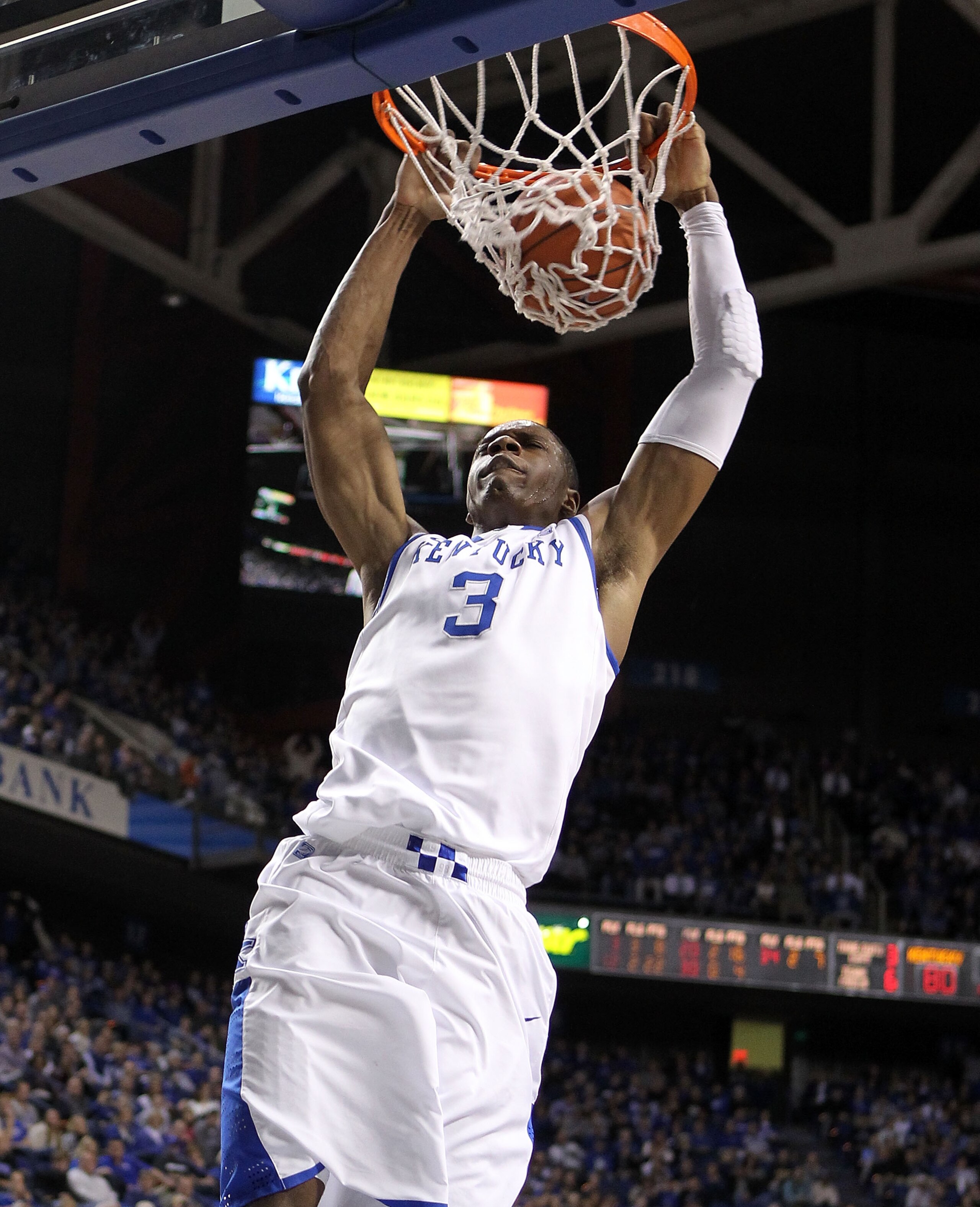 LEXINGTON, KY - JANUARY 03: Terrence Jones #3 of the Kentucky Wildcats dunks the ball during the game against the Penn Quakers at Rupp Arena on January 3, 2011 in Lexington, Kentucky.  (Photo by Andy Lyons/Getty Images)