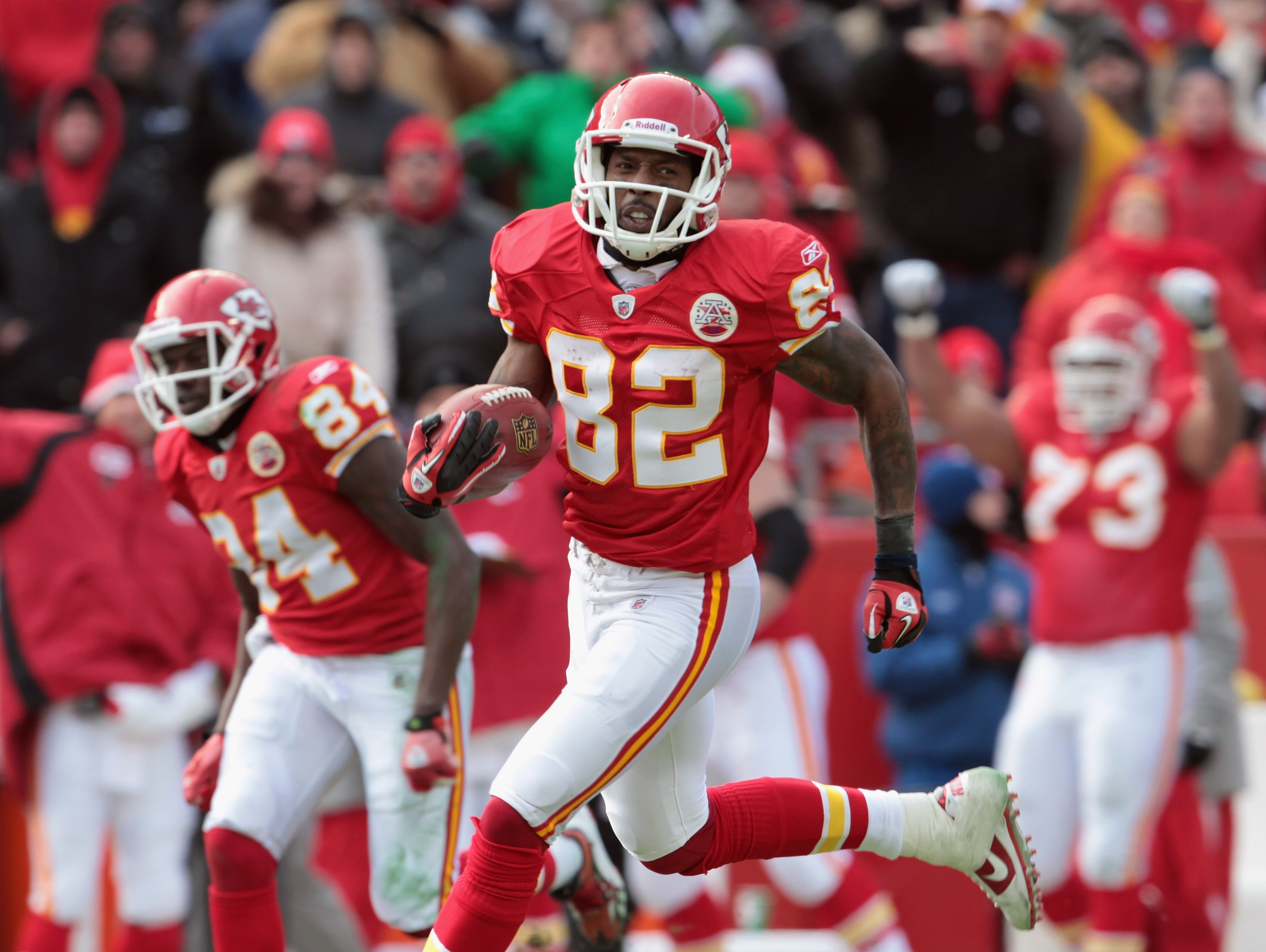 KANSAS CITY, MO - DECEMBER 26:  Receiver Dwayne Bowe #82 of the Kansas City Chiefs carries the ball after making a catch on a 75 yard touchdown play during the game against the Tennessee Titans on December 26, 2010 at Arrowhead Stadium in Kansas City, Mis