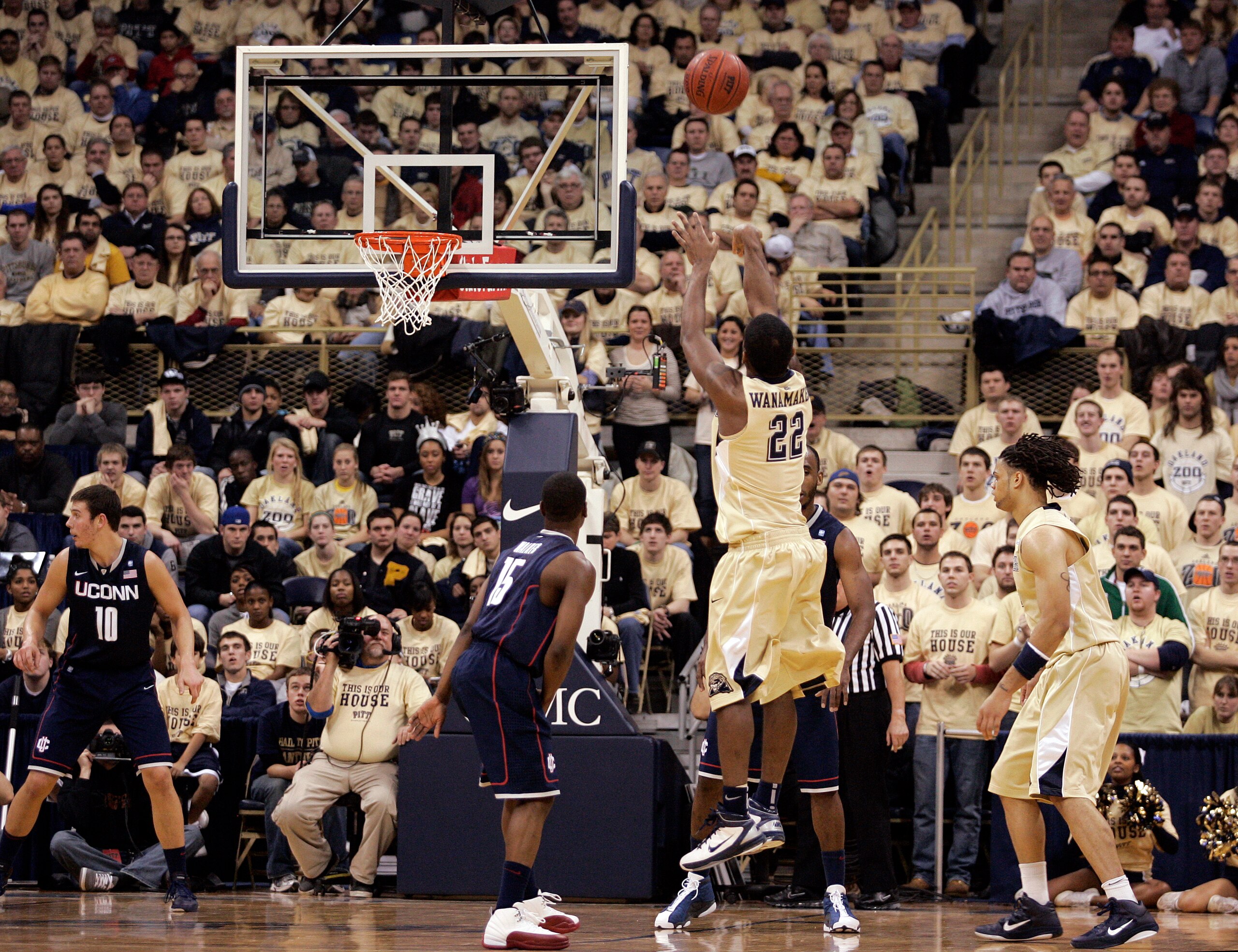 PITTSBURGH, PA - DECEMBER 27:  Brad Wanamaker #22 of the Pittsburgh Panthers pulls up for a three against the Connecticut Huskies at Petersen Events Center on December 27, 2010 in Pittsburgh, Pennsylvania.  (Photo by Justin K. Aller/Getty Images)