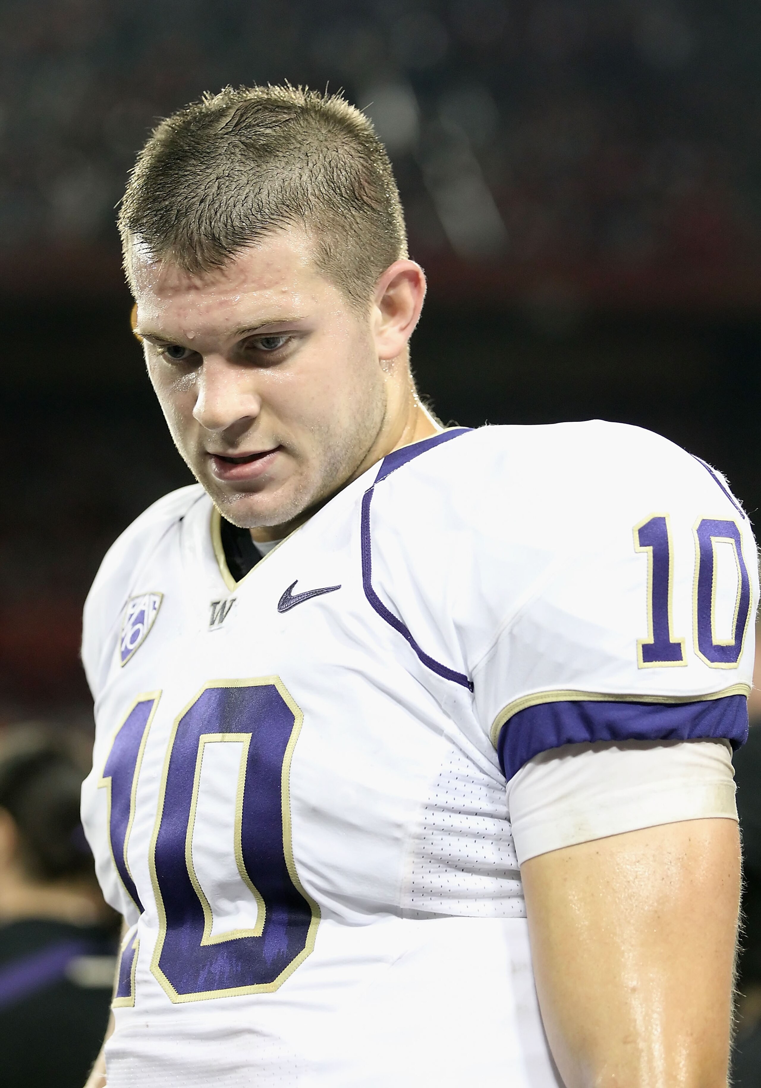 TUCSON, AZ - OCTOBER 23: Quarterback Jake Locker #10 of the Washington Huskies during the college football game against the Arizona Wildcats at Arizona Stadium on October 23, 2010 in Tucson, Arizona. The Wildcats defeated the Huskies 44-14. (Photo by Ch TUCSON, AZ - OCTOBER 23: Quarterback Jake Locker #10 of the Washington Huskies during the college football game against the Arizona Wildcats at Arizona Stadium on October 23, 2010 in Tucson, Arizona. The Wildcats defeated the Huskies 44-14. (Photo by Ch