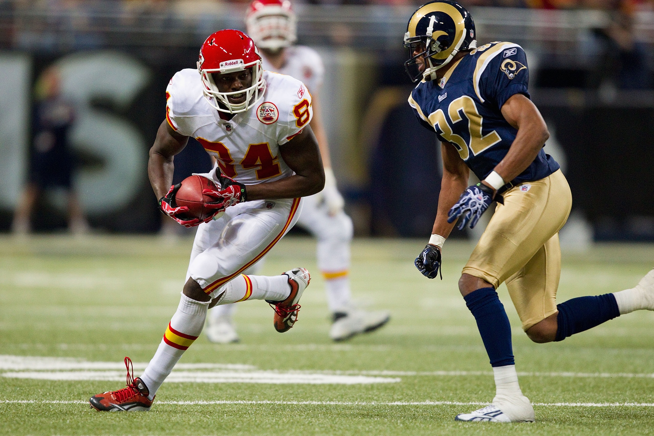ST. LOUIS, MO - DECEMBER 19: Chris Chambers #84 of the Kansas City Chiefs looks to get past Bradley Fletcher #32 of the St. Louis Rams after making a catch at the Edward Jones Dome on December 19, 2010 in St. Louis, Missouri.  The Chiefs beat the Rams 27-
