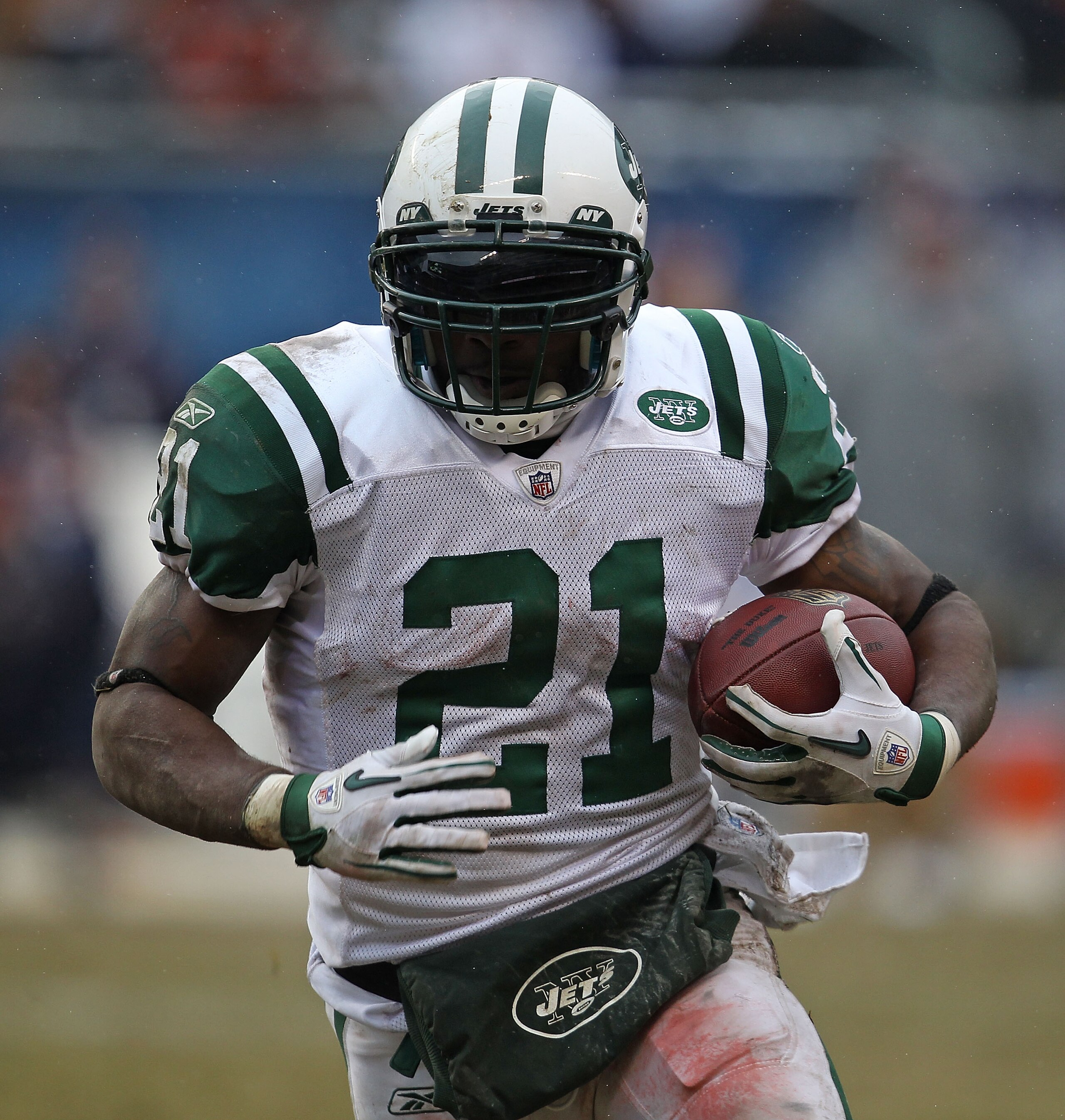 CHICAGO, IL - DECEMBER 26: LaDainian Thomlinson #21 of the New York Jets runs against the Chicago Bears at Soldier Field on December 26, 2010 in Chicago, Illinois. The Bears defeated the Jets 38-34. (Photo by Jonathan Daniel/Getty Images)
