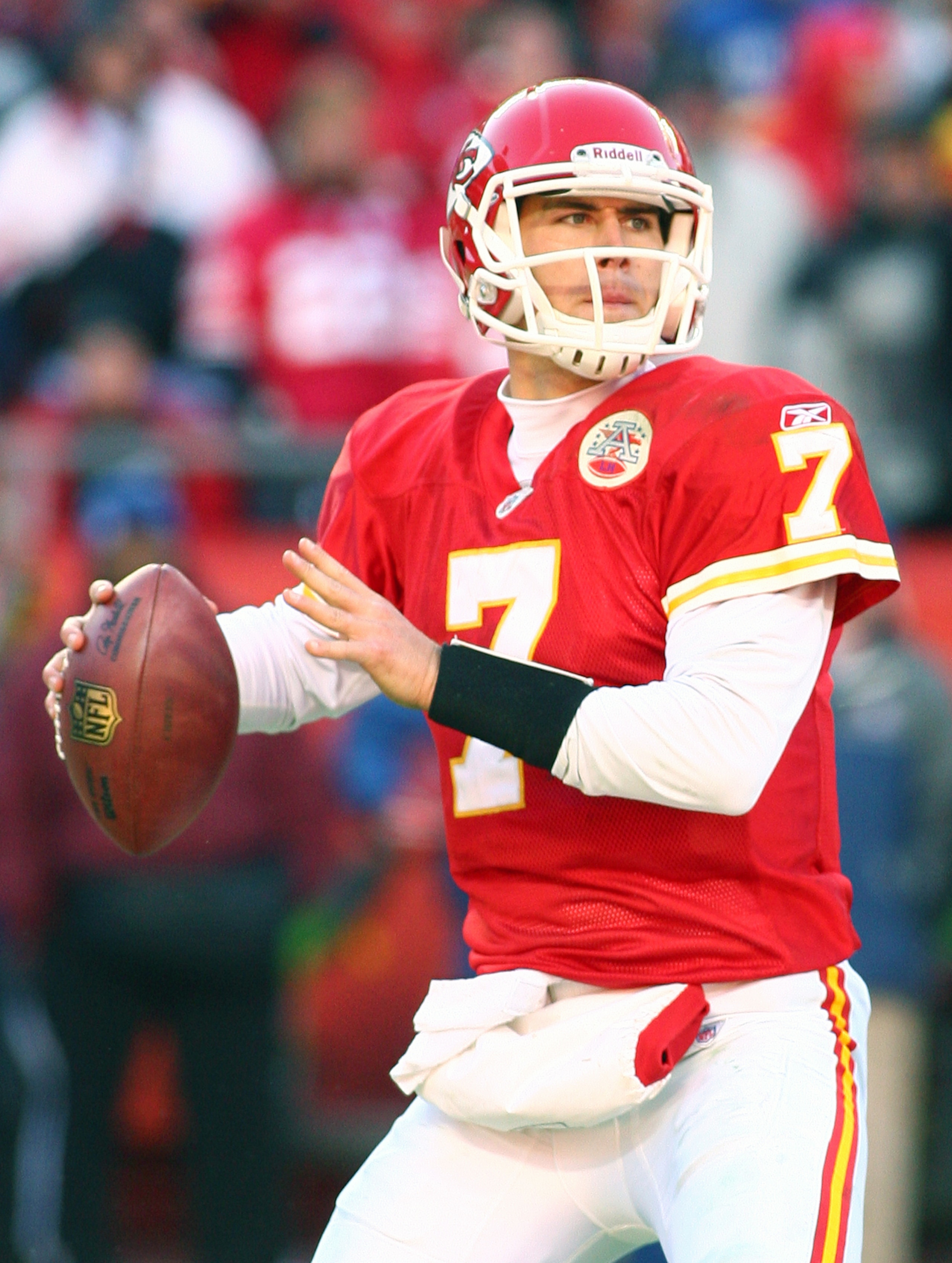 KANSAS CITY, MO - JANUARY 02:  Quarterback Matt Cassel #7 of the Kansas City Chiefs throws a pass in a game against the Oakland Raiders at Arrowhead Stadium on January 2, 2011 in Kansas City, Missouri.  (Photo by Tim Umphrey/Getty Images)