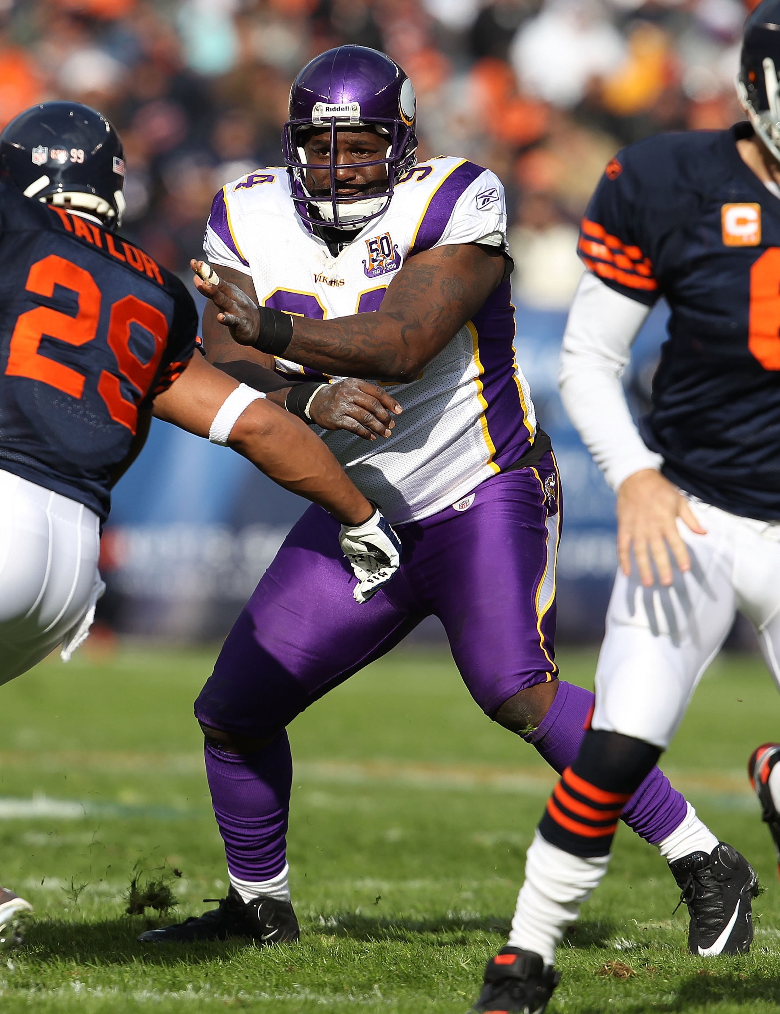 CHICAGO - NOVEMBER 14: Pat Williams #94 of the Minnesota Vikings rushes against Chester Taylor #29 of the Chicago Bears at Soldier Field on November 14, 2010 in Chicago, Illinois. The Bears defeated the Vikings 27-13. (Photo by Jonathan Daniel/Getty Image