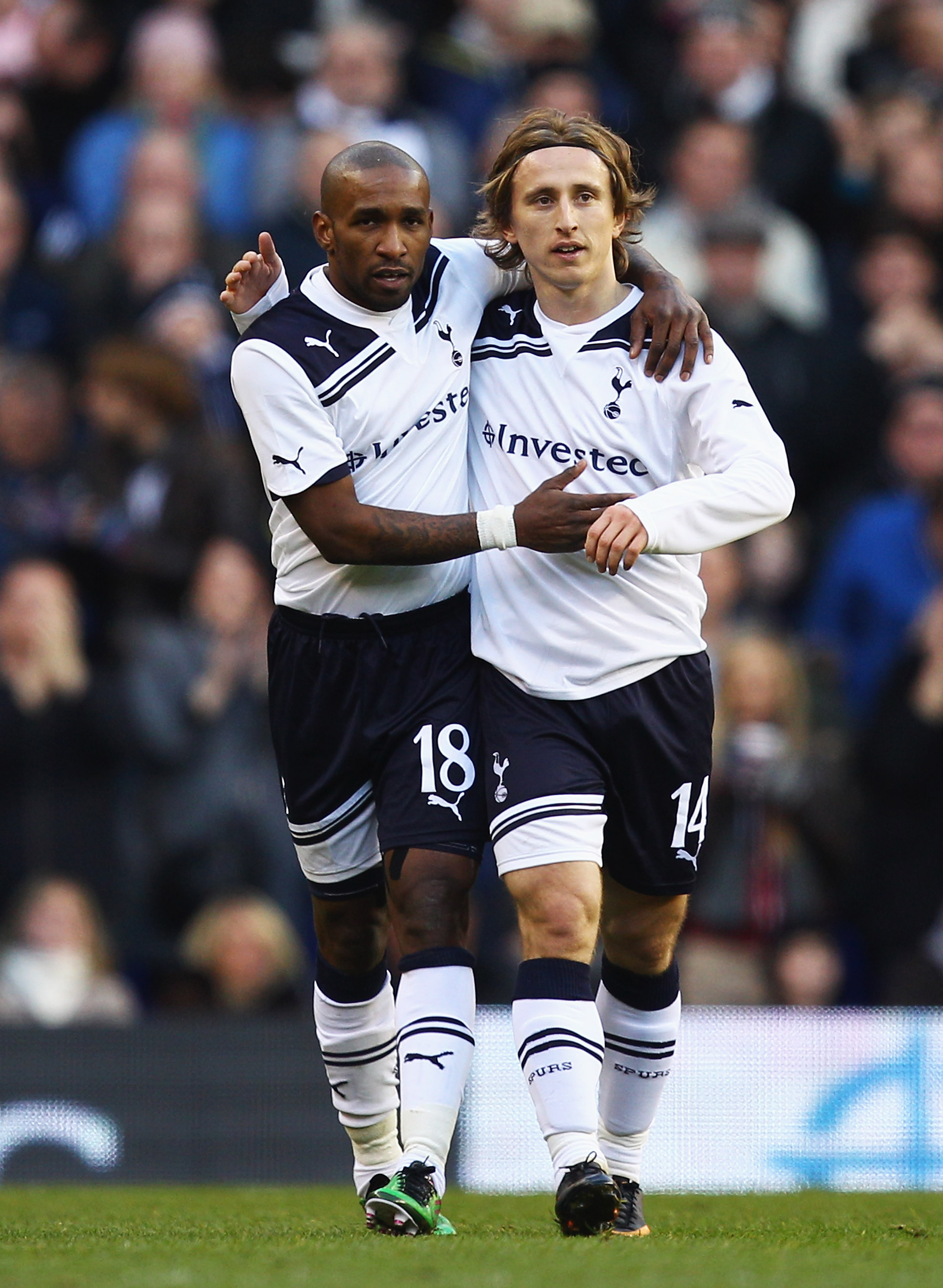 LONDON, ENGLAND - JANUARY 09:  Jermain Defoe (L) of Tottenham Hotspur celebrates his second goal with Luka Modric during the FA Cup sponsored by E.ON 3rd Round match between Tottenham Hotspur and Charlton Athletic at White Hart Lane on January 9, 2011 in