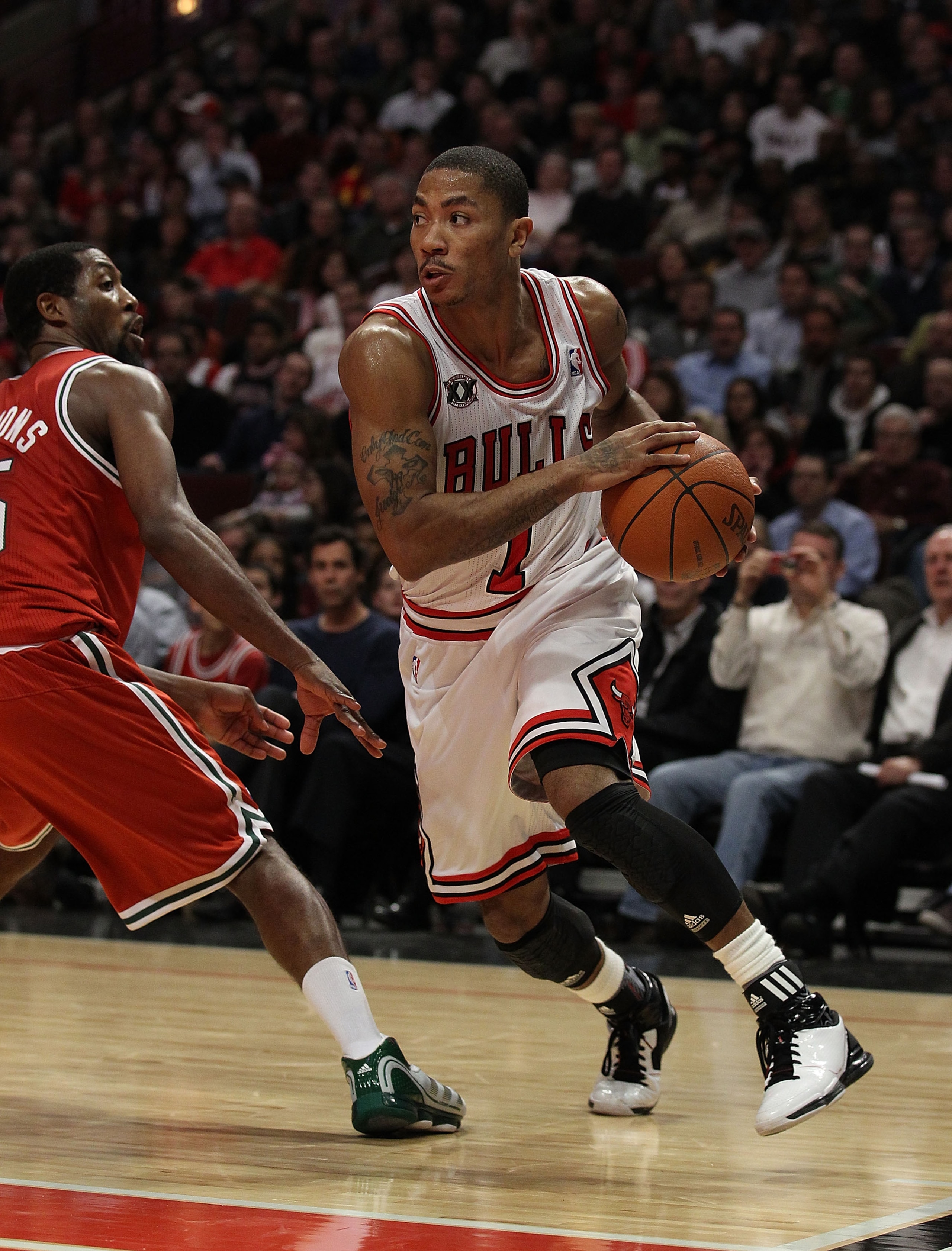 CHICAGO, IL - DECEMBER 28: Derrick Rose #1 of the Chicago Bulls moves around John Salmons #15 of the Milwaukee Bucks at the United Center on December 28, 2010 in Chicago, Illinois. The Bulls defeated the Bucks 90-77. NOTE TO USER: User expressly acknowled