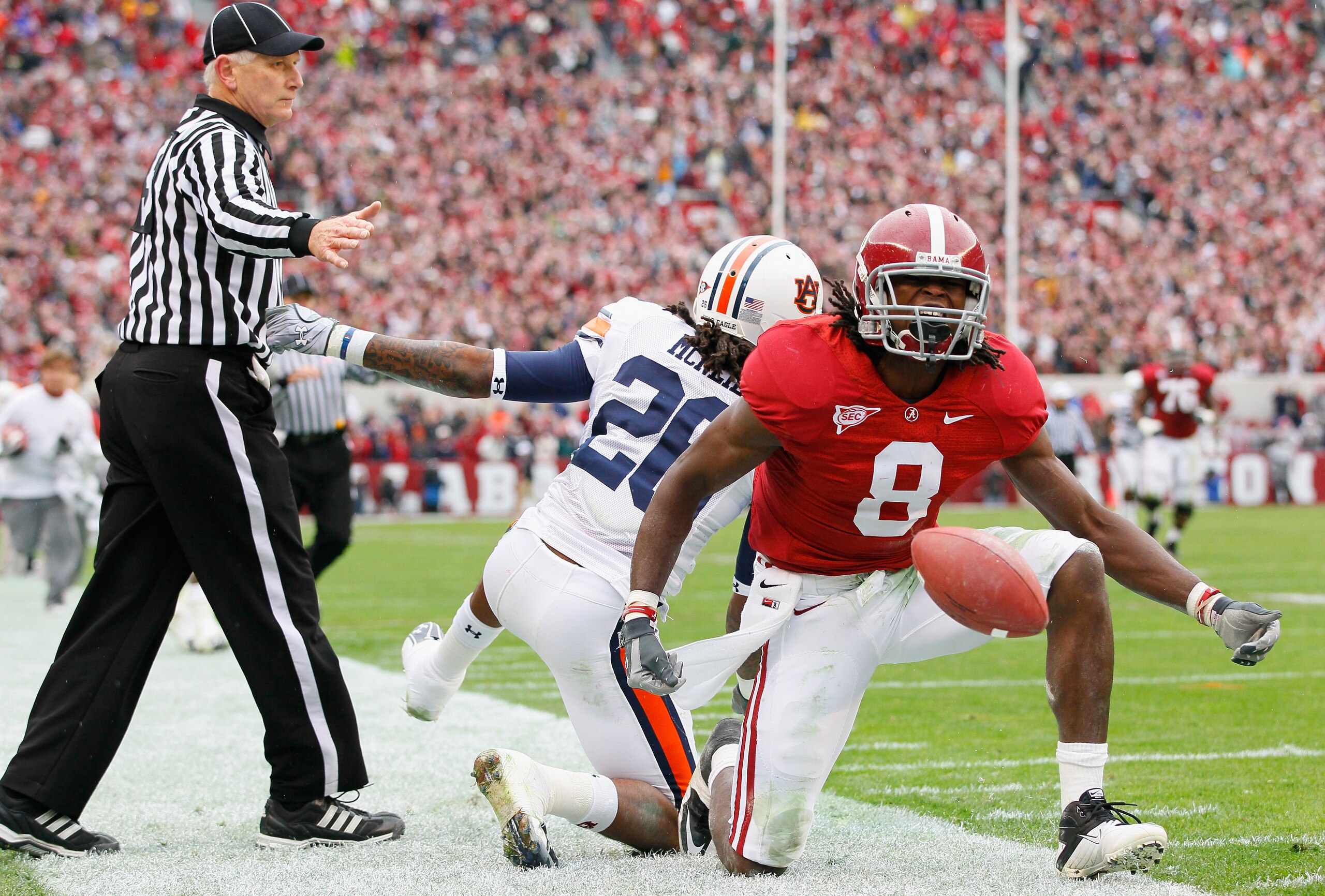 TUSCALOOSA, AL - NOVEMBER 26:  Julio Jones #8 of the Alabama Crimson Tide reacts after a long reception against Mike McNeil #26 of the Auburn Tigers at Bryant-Denny Stadium on November 26, 2010 in Tuscaloosa, Alabama.  (Photo by Kevin C. Cox/Getty Images)