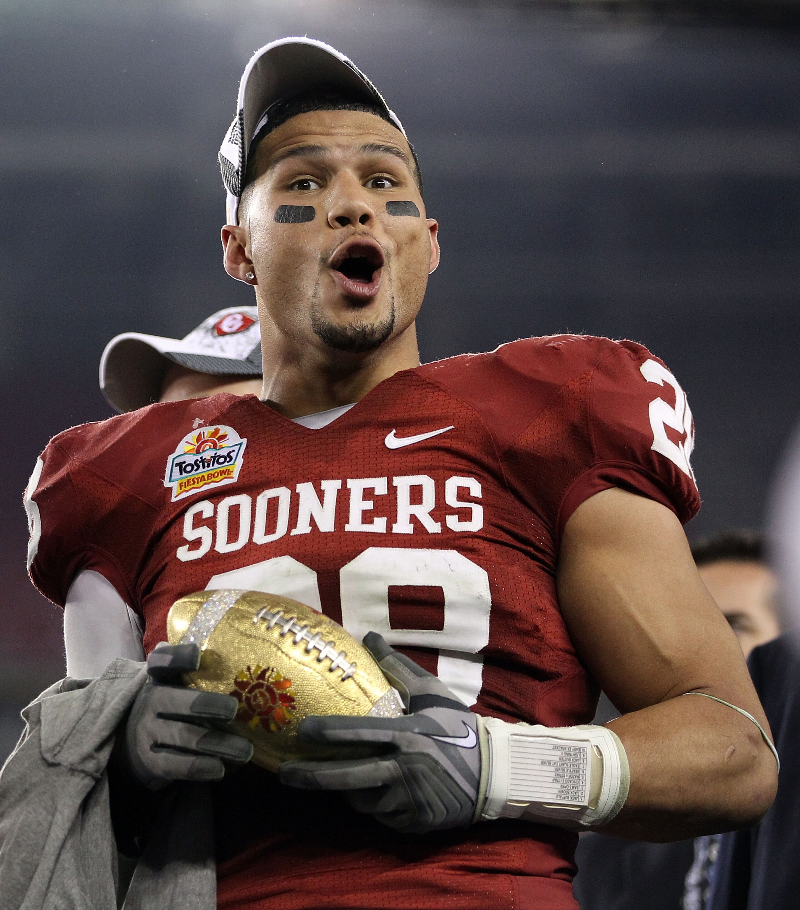 GLENDALE, AZ - JANUARY 01:  Travis Lewis #28 of the Oklahoma Sooners celebrates the Sooners 48-20 victory against the Connecticut Huskies during the Tostitos Fiesta Bowl at the Universtity of Phoenix Stadium on January 1, 2011 in Glendale, Arizona.  (Phot