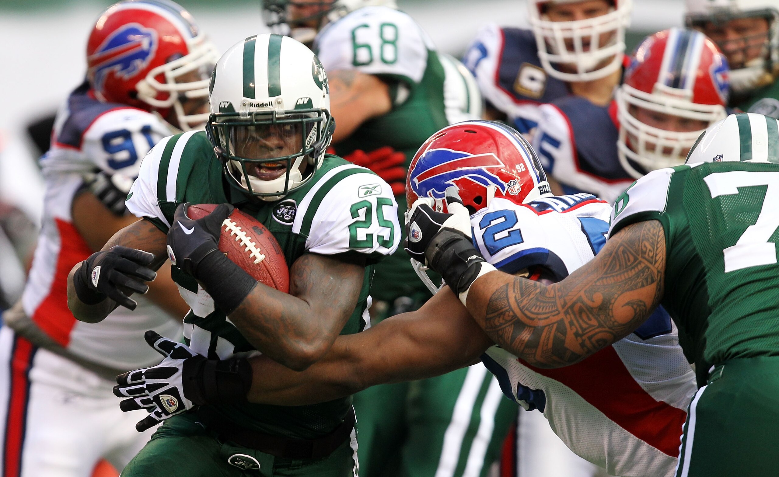 EAST RUTHERFORD, NJ - JANUARY 02:  Joe McKnight #25 of the New York Jets runs against Alex Carrington #92 of the Buffalo Bills at New Meadowlands Stadium on January 2, 2011 in East Rutherford, New Jersey.  (Photo by Michael Heiman/Getty Images)