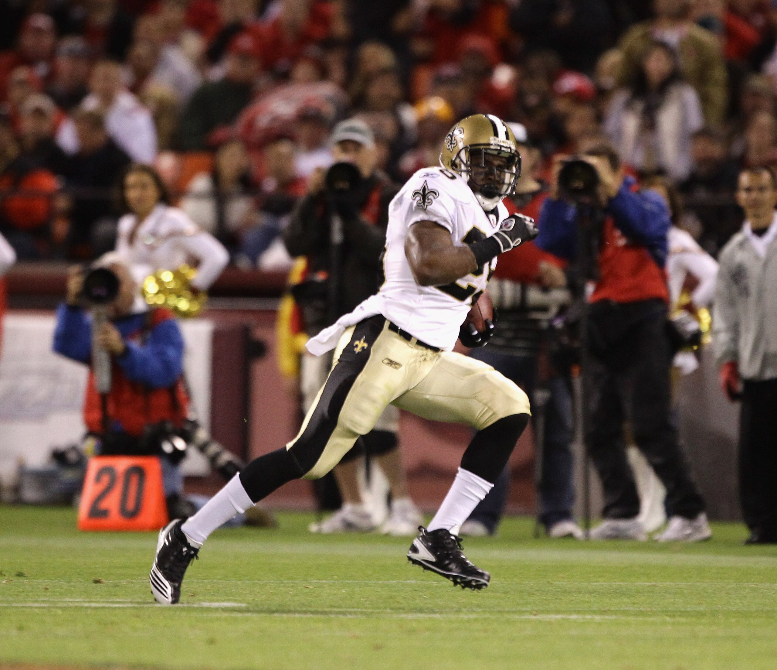 SAN FRANCISCO - SEPTEMBER 20: Reggie Bush #25 of the New Orleans Saints in action during their game against the San Francisco 49ers at Candlestick Park on September 20, 2010 in San Francisco, California. (Photo by Ezra Shaw/Getty Images) SAN FRANCISCO - SEPTEMBER 20: Reggie Bush #25 of the New Orleans Saints in action during their game against the San Francisco 49ers at Candlestick Park on September 20, 2010 in San Francisco, California. (Photo by Ezra Shaw/Getty Images)