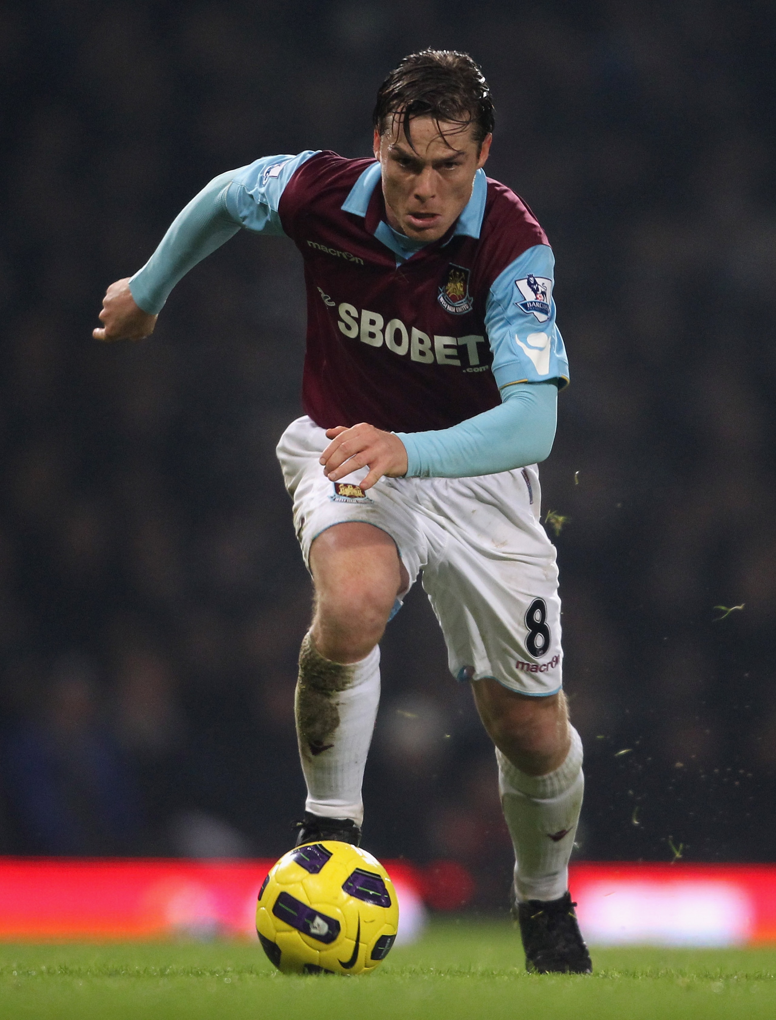 LONDON, ENGLAND - DECEMBER 28: Scott Parker of West Ham United runs with the ball during the Barclays Premier League match between West Ham United and Everton at the Boleyn Ground on December 28, 2010 in London, England. (Photo by Scott Heavey/Getty Ima LONDON, ENGLAND - DECEMBER 28: Scott Parker of West Ham United runs with the ball during the Barclays Premier League match between West Ham United and Everton at the Boleyn Ground on December 28, 2010 in London, England. (Photo by Scott Heavey/Getty Ima