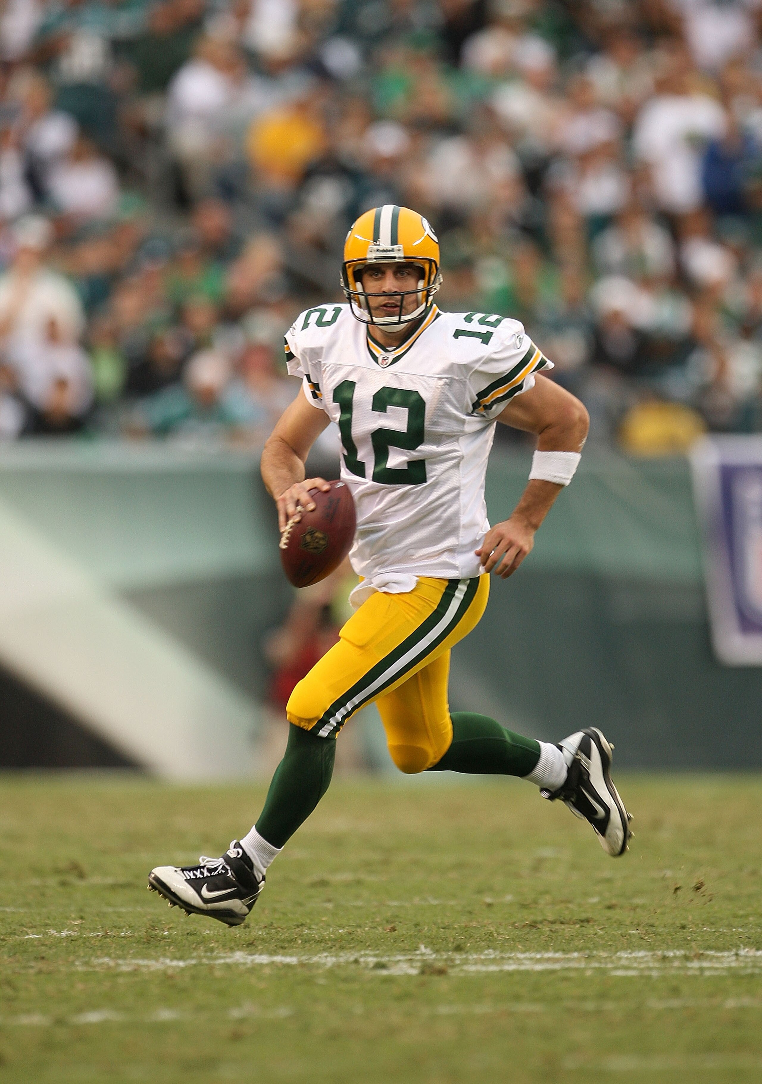 PHILADELPHIA - SEPTEMBER 12:  Aaron Rodgers #12 of the Green Bay Packers looks to pass during a game against the Philadelphia Eagles at Lincoln Financial Field on September 12, 2010 in Philadelphia, Pennsylvania.  (Photo by Mike Ehrmann/Getty Images)