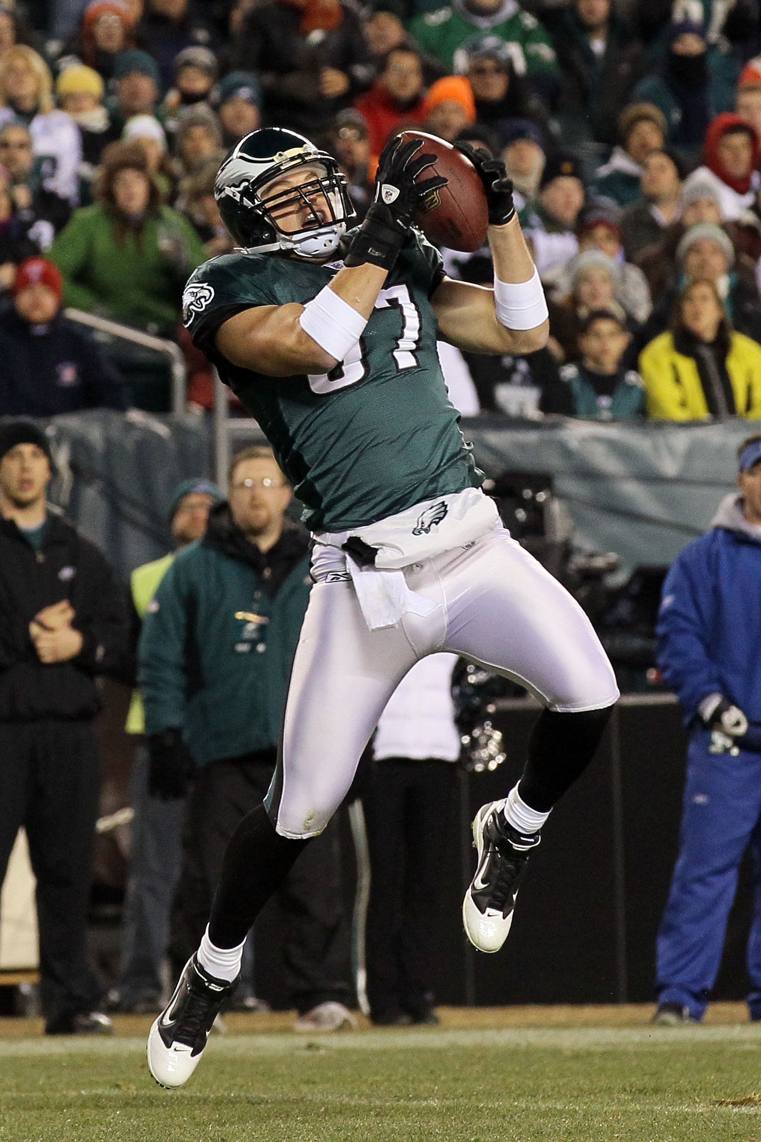 PHILADELPHIA, PA - DECEMBER 28:  Brent Celek #87 of the Philadelphia Eagles in action against the Minnesota Vikings at Lincoln Financial Field on December 28, 2010 in Philadelphia, Pennsylvania.  (Photo by Jim McIsaac/Getty Images)
