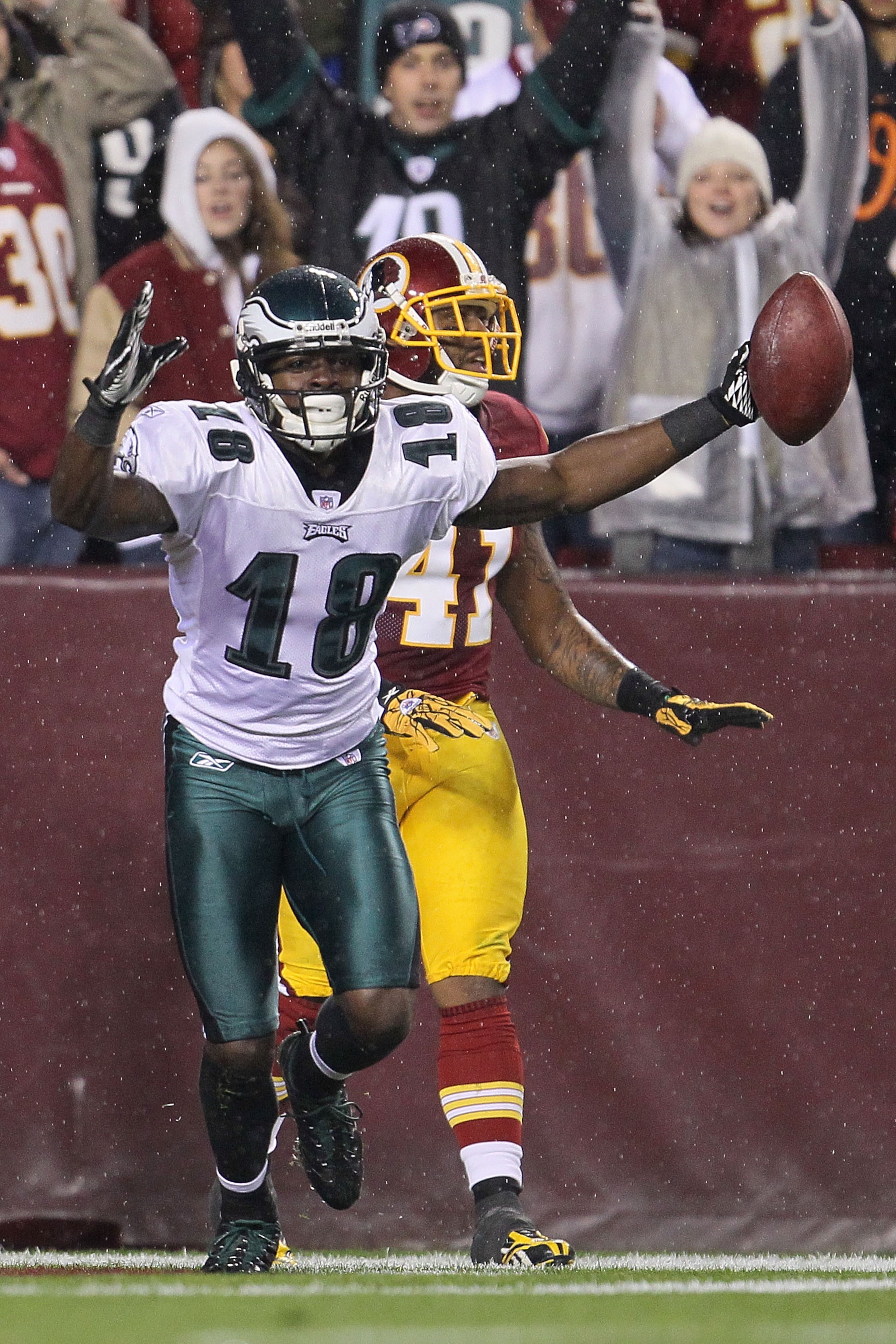 LANDOVER, MD - NOVEMBER 15: Jeremy Maclin #18 of the Philadelphia Eagles celebrates after scoring a touchdown against the Washington Redskins on November 15, 2010 at FedExField in Landover, Maryland.  (Photo by Chris McGrath/Getty Images)